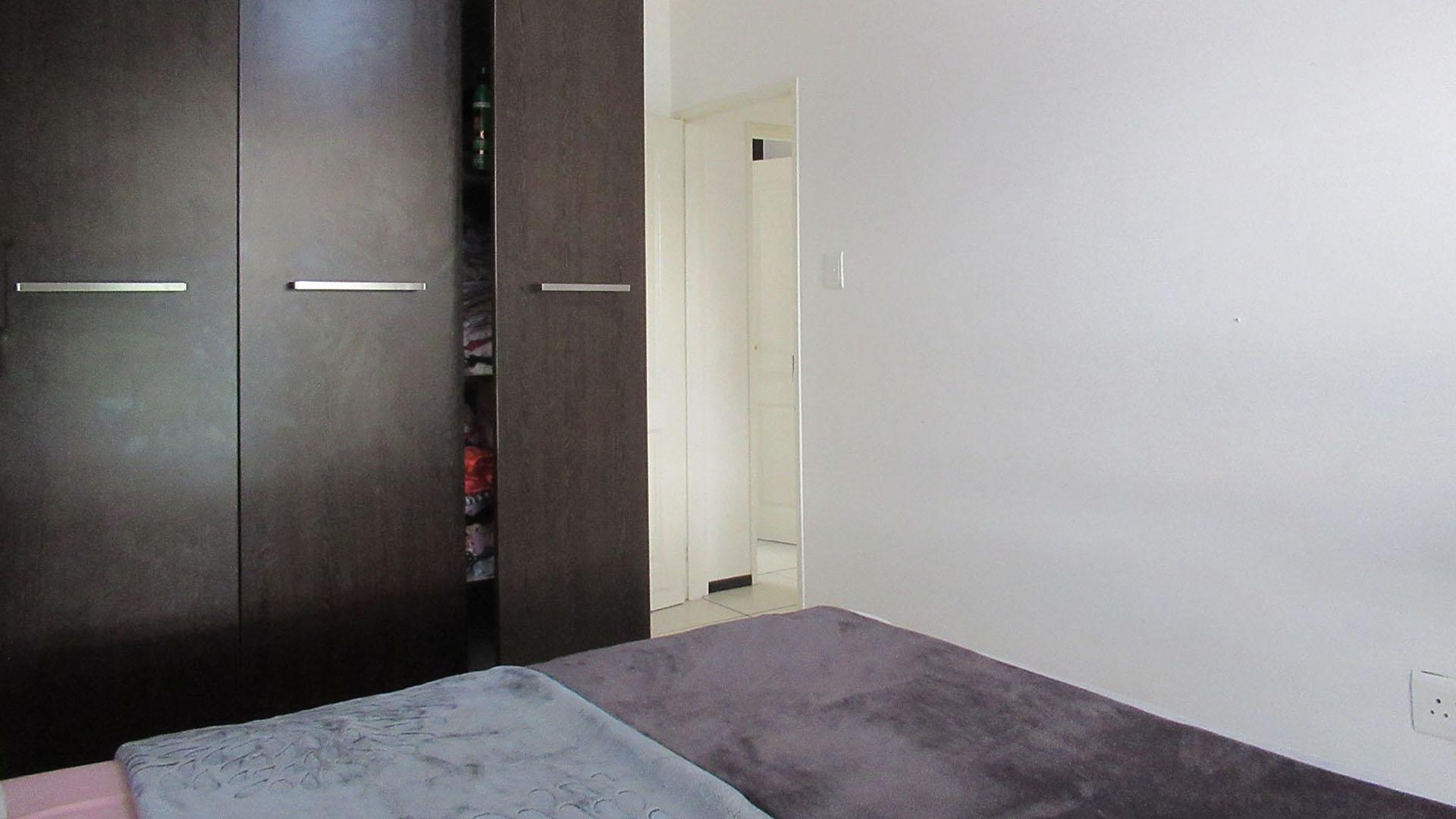 Bed Room 2 - 11 square meters of property in Oakdene