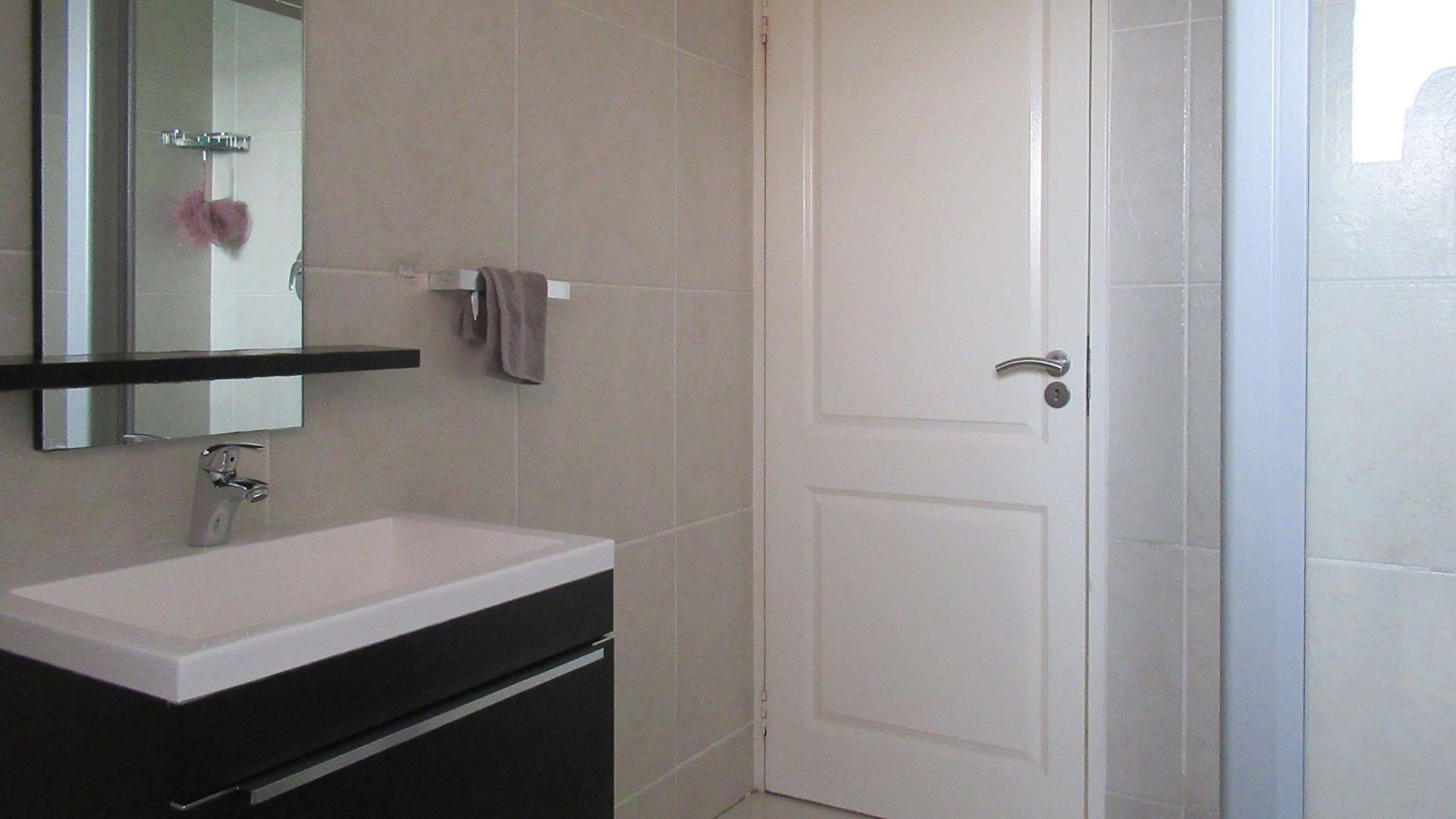 Bathroom 1 - 7 square meters of property in Oakdene