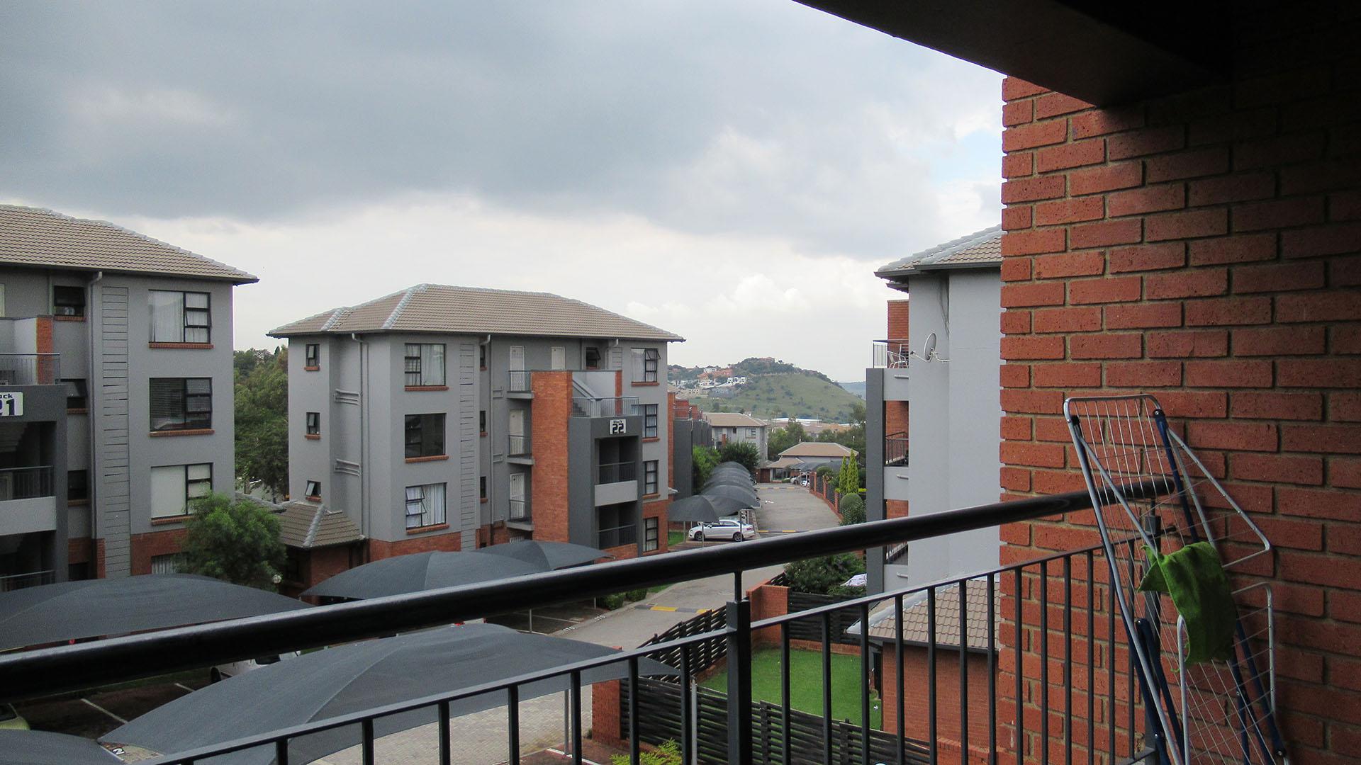 Balcony - 4 square meters of property in Oakdene