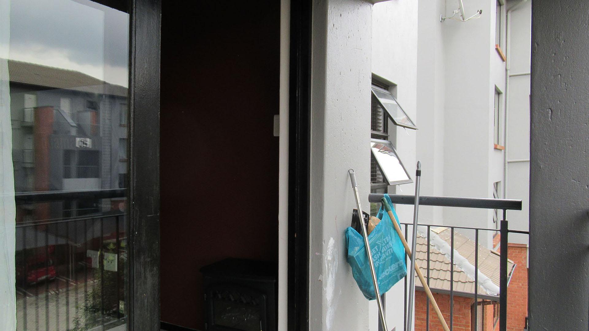 Balcony - 4 square meters of property in Oakdene