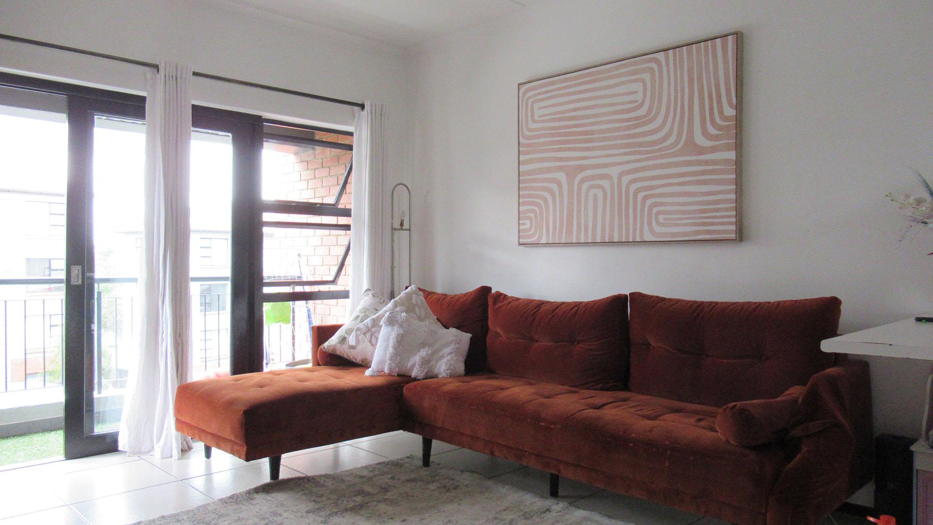 Lounges - 18 square meters of property in Oakdene