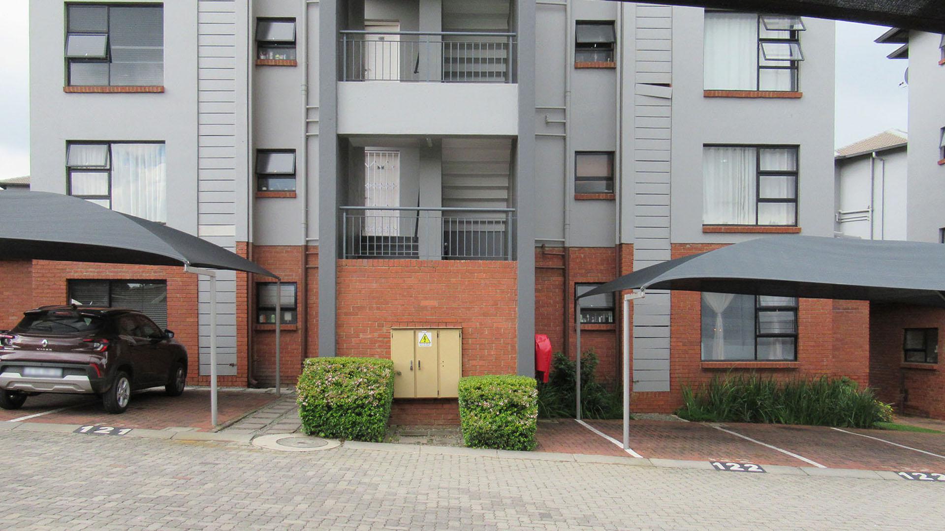Front View of property in Oakdene