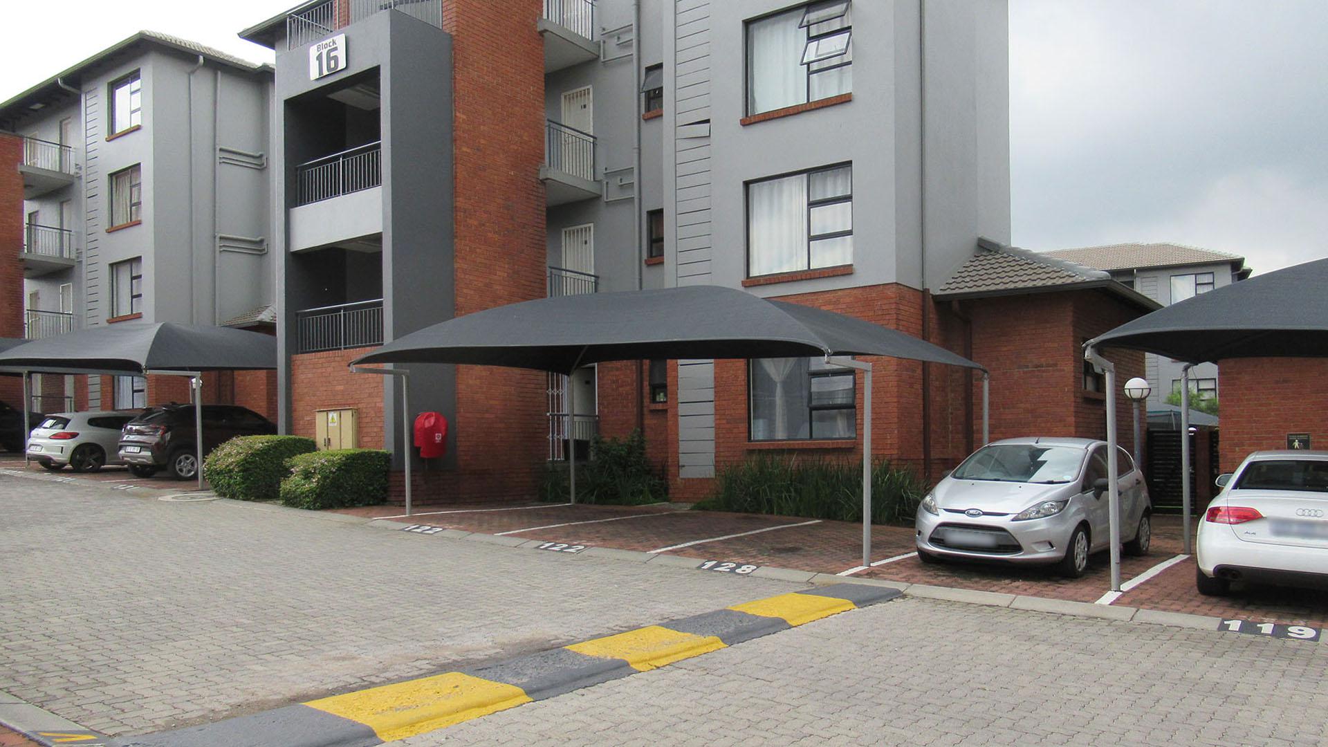 Front View of property in Oakdene
