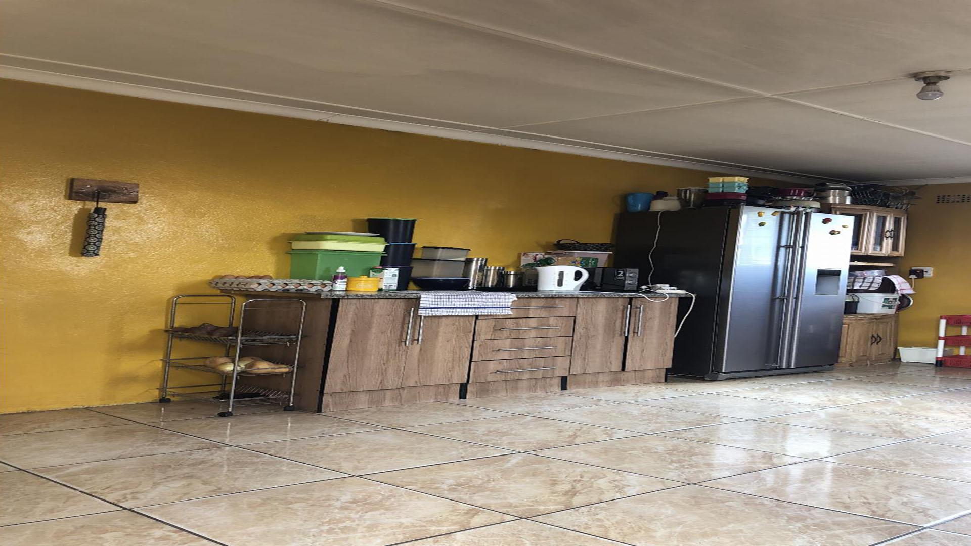Kitchen of property in Ezibeleni