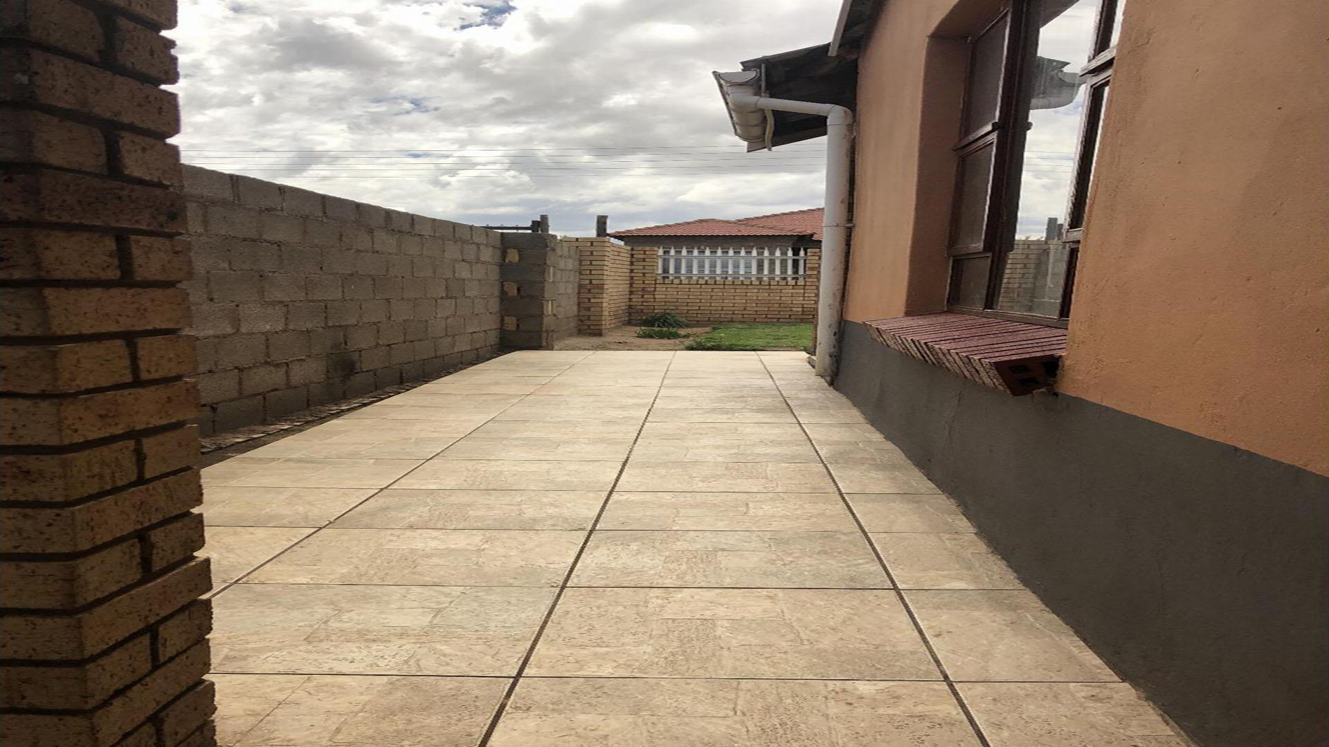 Spaces of property in Ezibeleni