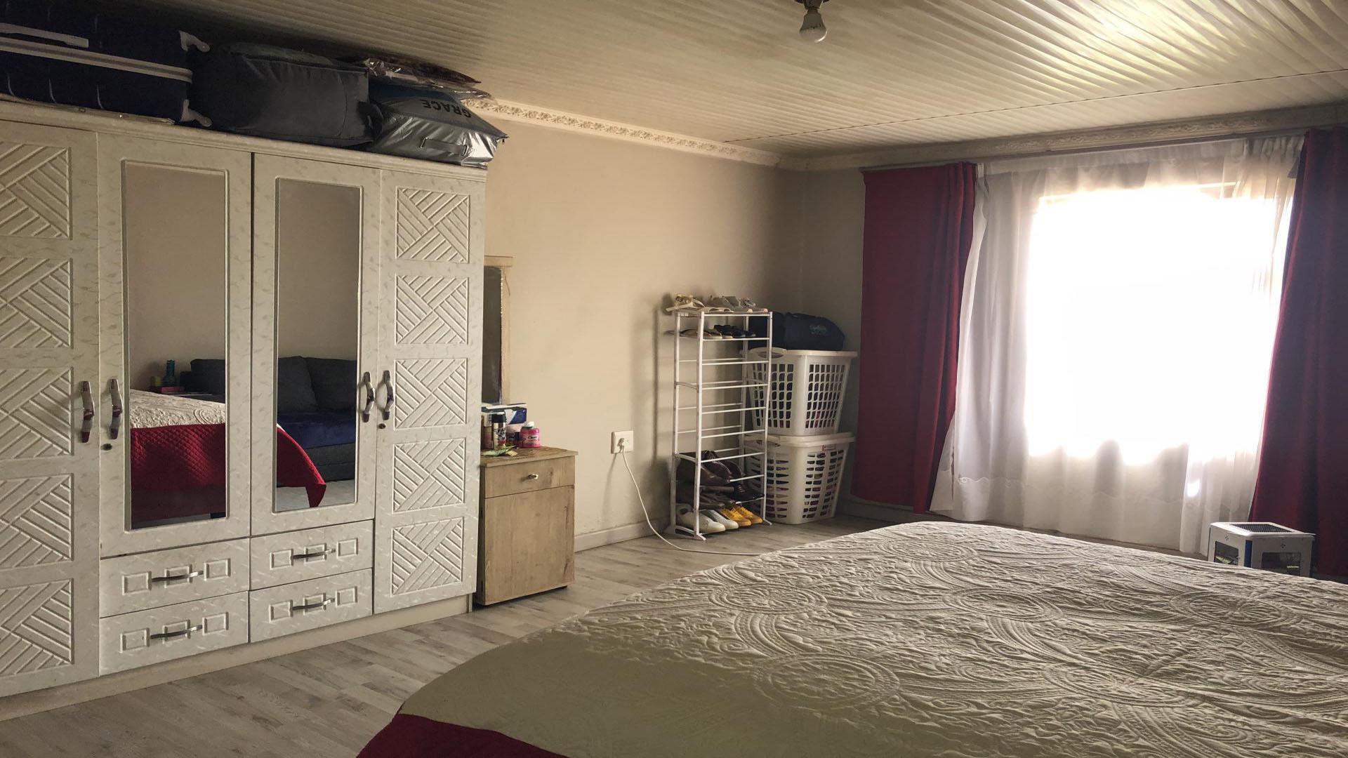 Main Bedroom of property in Ezibeleni