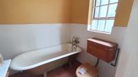 Main Bathroom - 5 square meters of property in Umtentweni