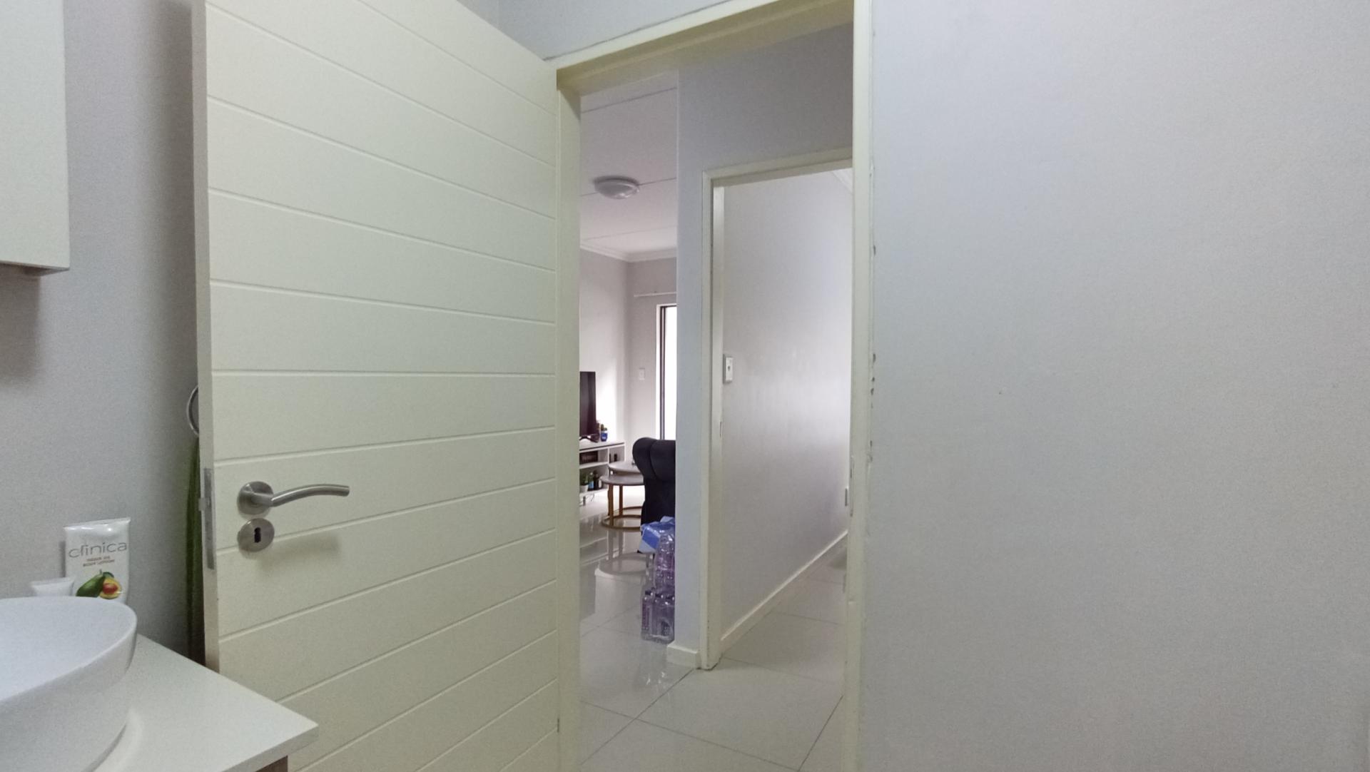 Bathroom 1 - 5 square meters of property in Halfway Gardens