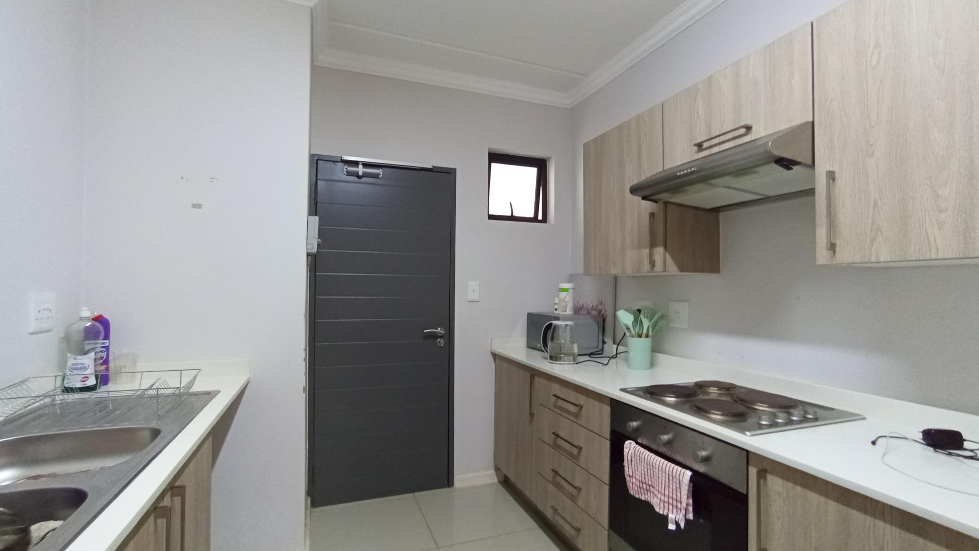 Kitchen - 9 square meters of property in Halfway Gardens