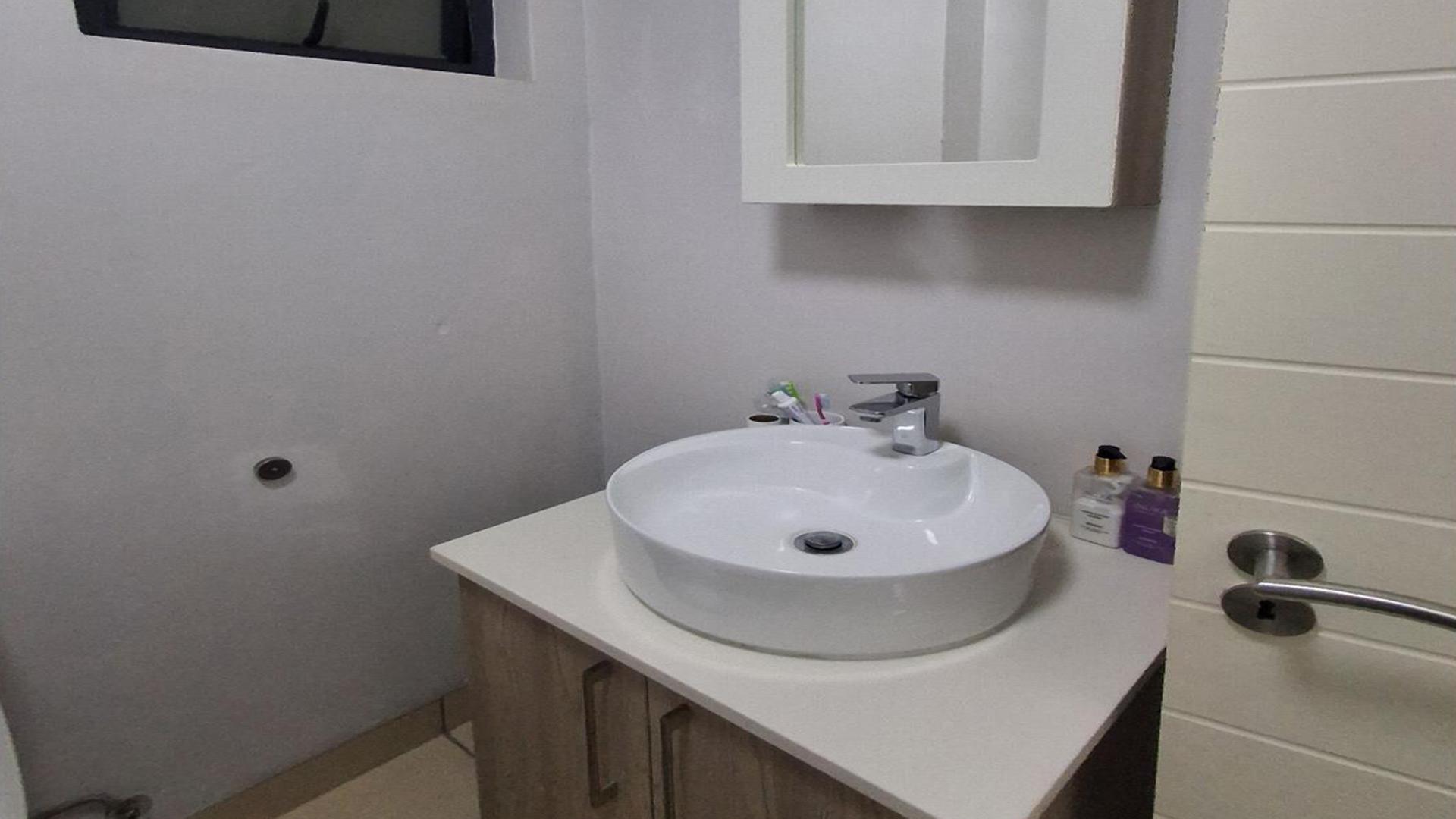 Bathroom 1 - 5 square meters of property in Halfway Gardens