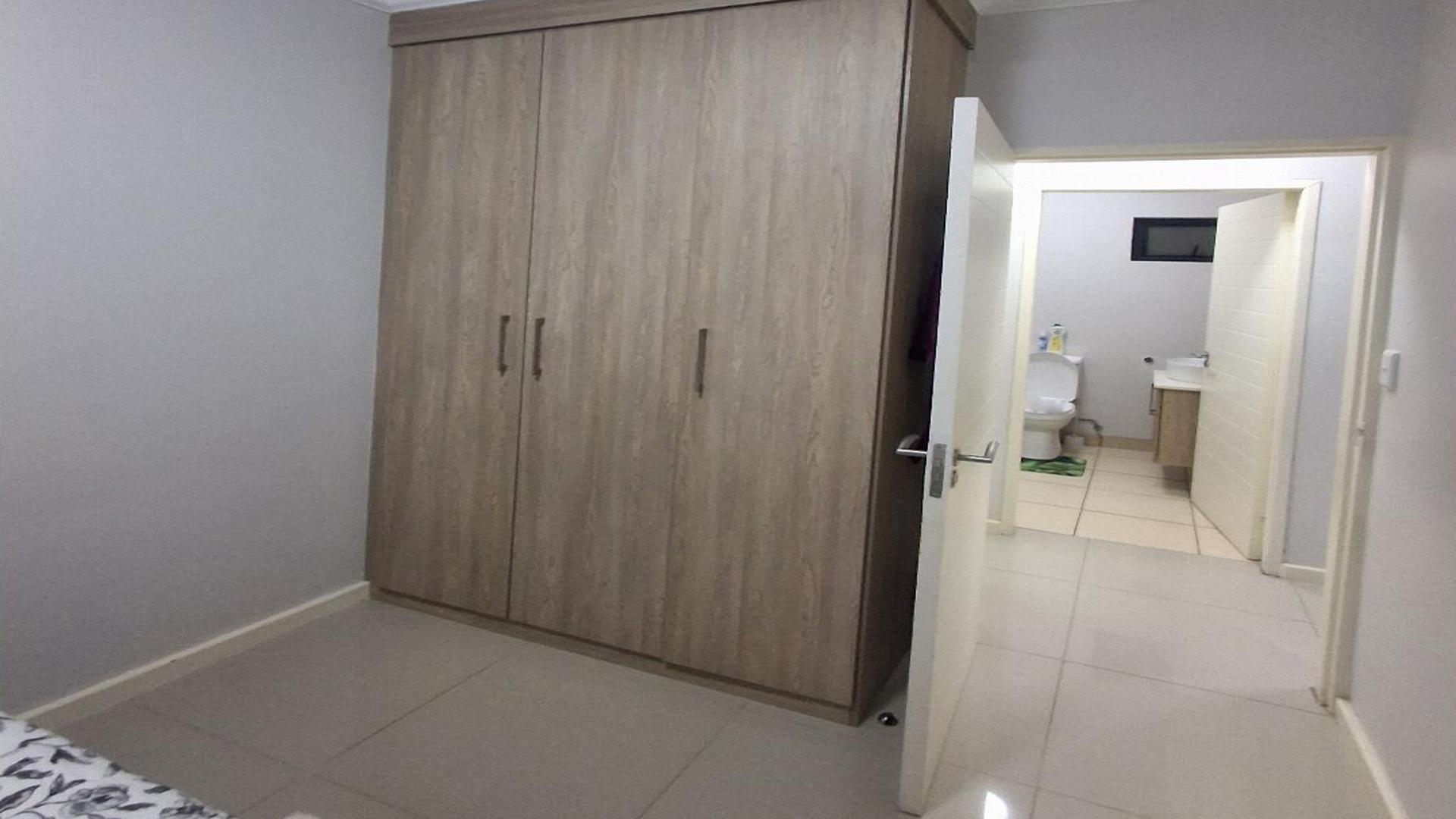 Bed Room 1 - 10 square meters of property in Halfway Gardens