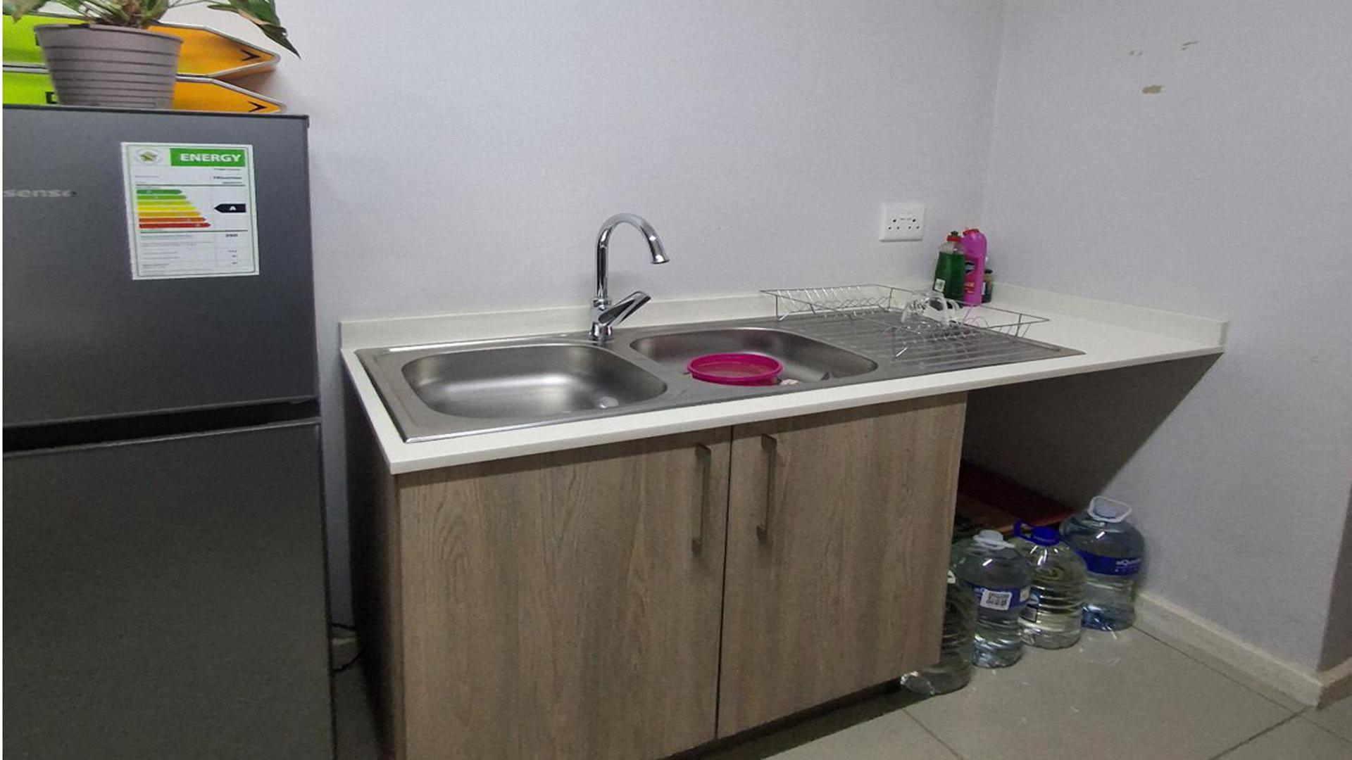 Kitchen - 9 square meters of property in Halfway Gardens