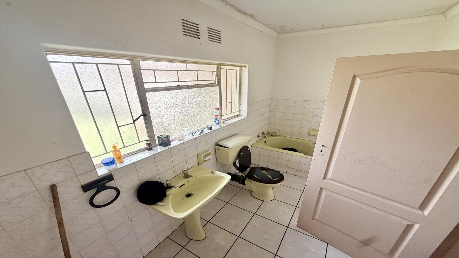 Main Bathroom of property in Vanderbijlpark