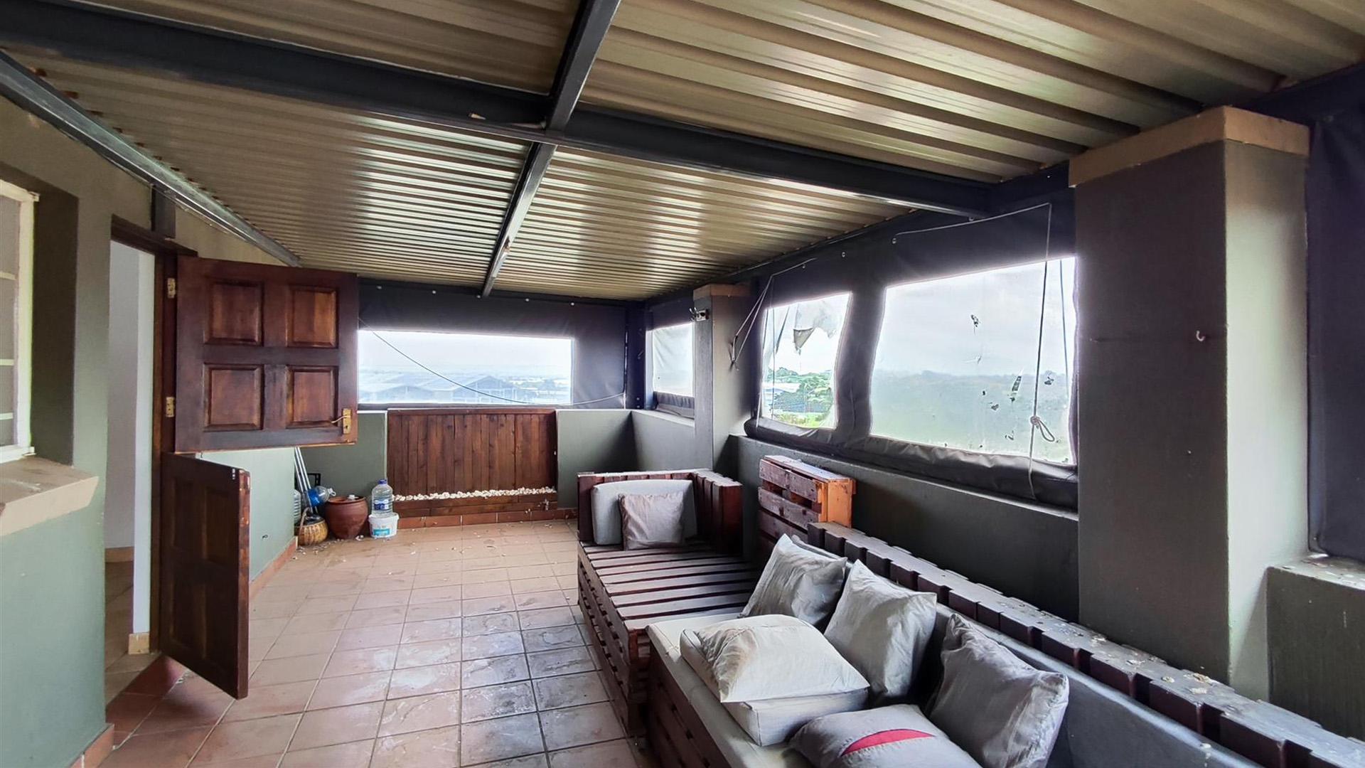 Balcony - 29 square meters of property in Castleview