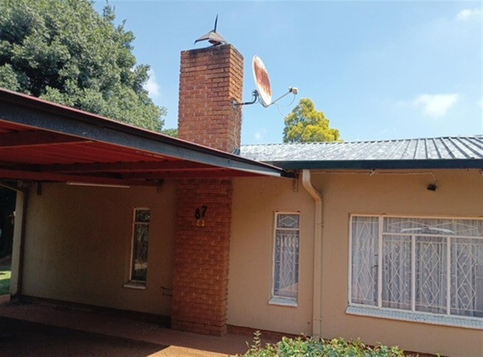 Front View of property in Rensburg