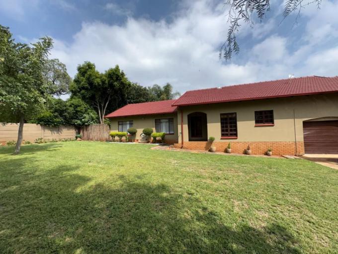 3 Bedroom House for Sale For Sale in Safarituine - MR670710