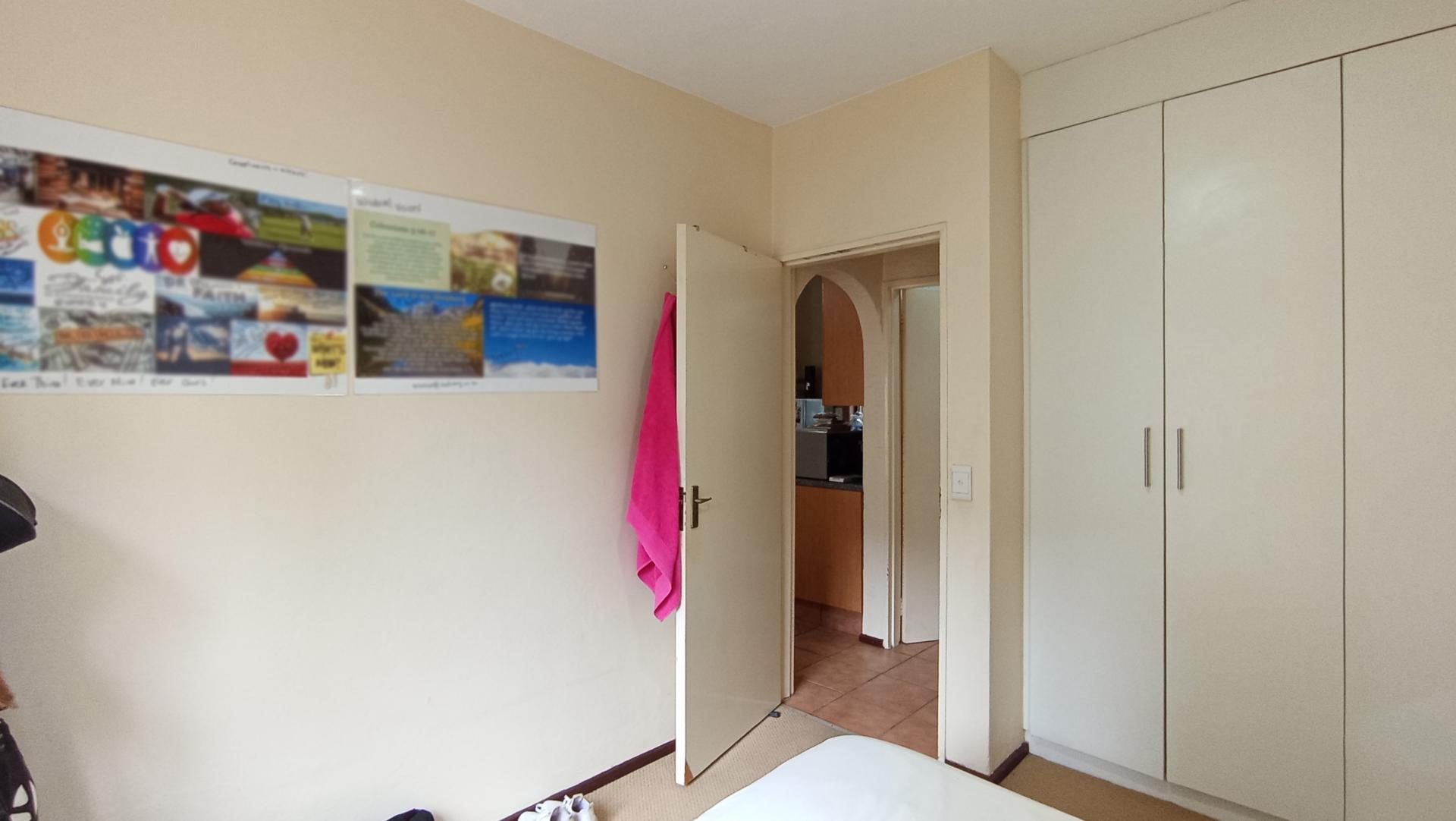 Bed Room 1 - 12 square meters of property in Lone Hill