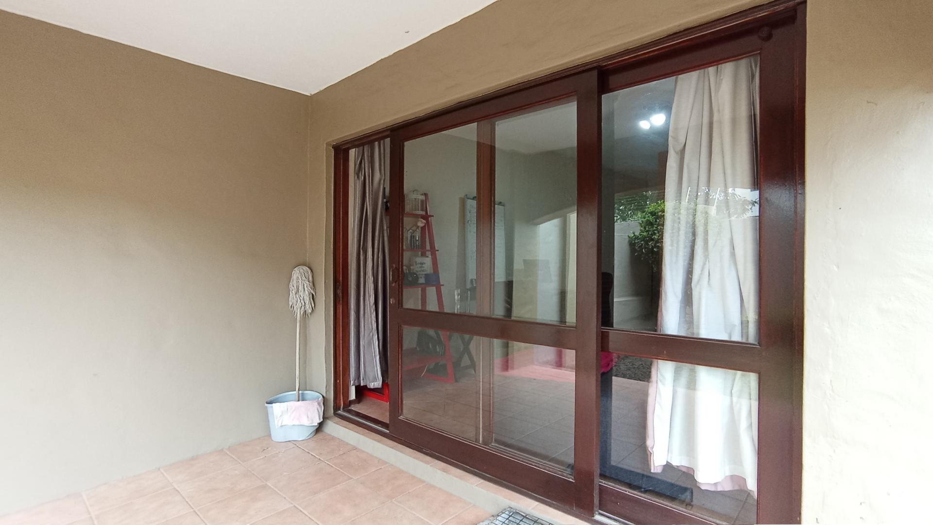 Patio - 10 square meters of property in Lone Hill