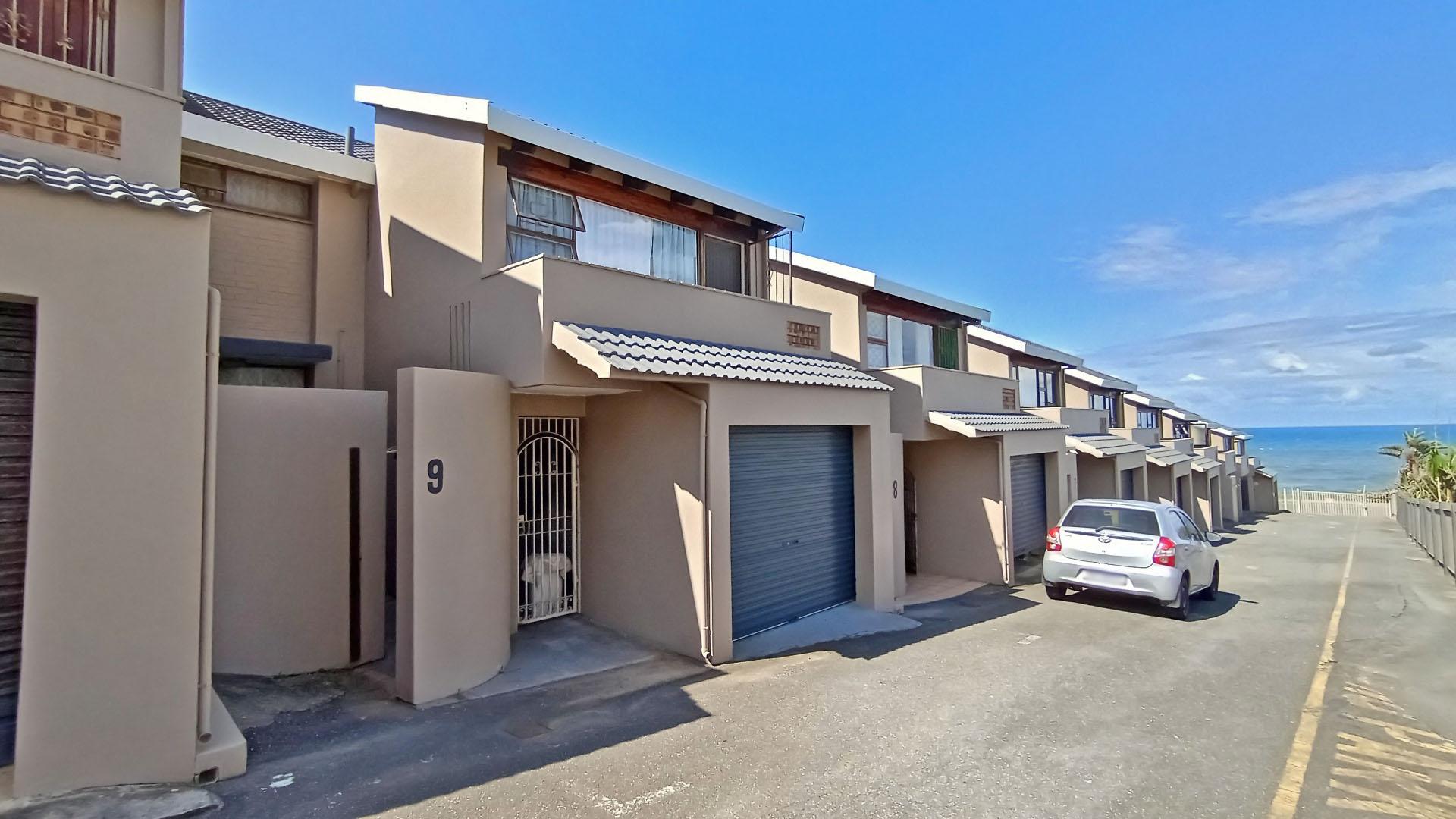 Front View of property in Lawrence Rocks