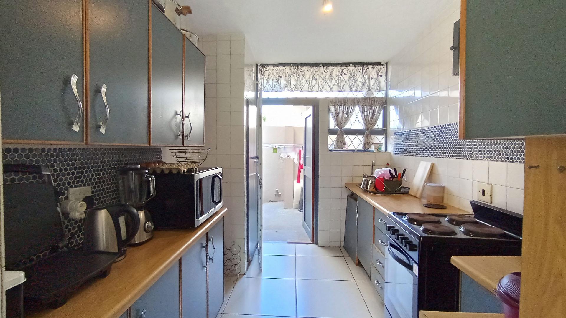Kitchen - 10 square meters of property in Lawrence Rocks