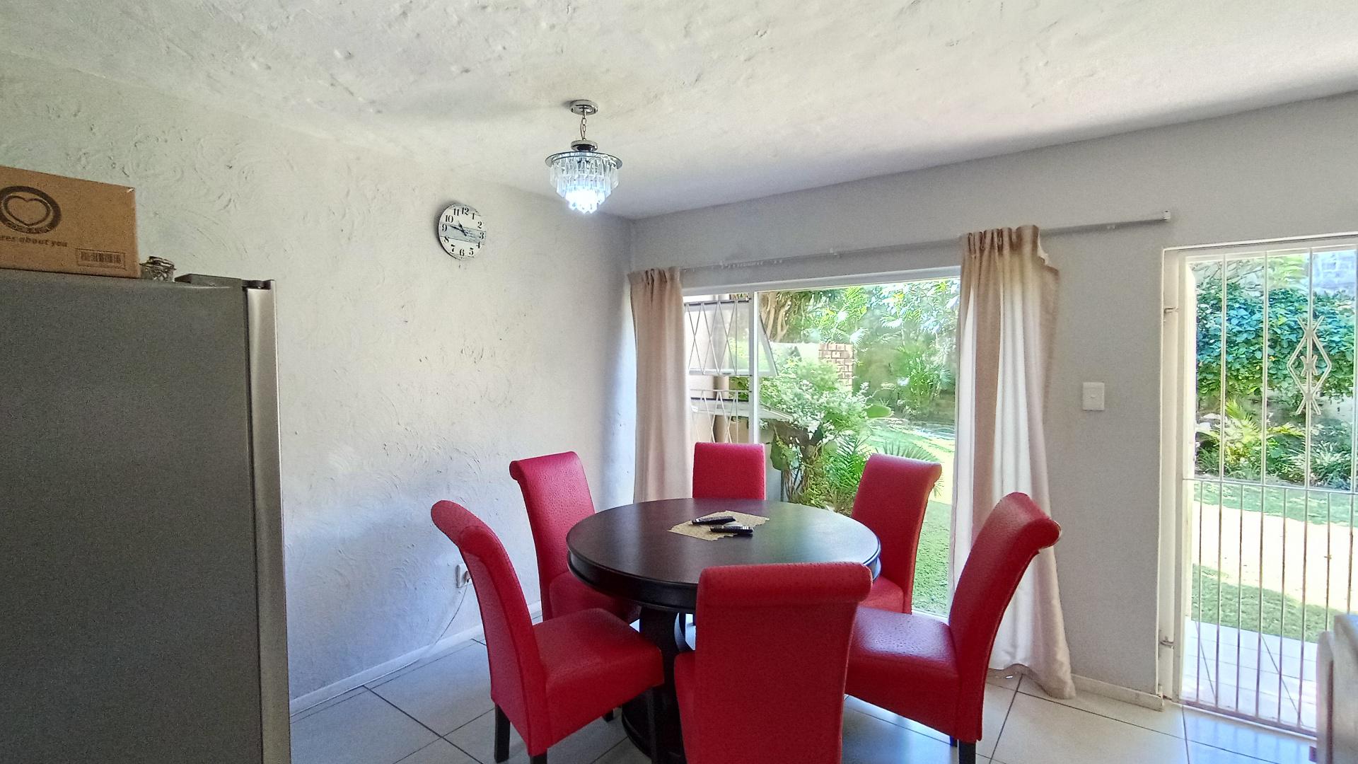 Dining Room - 10 square meters of property in Lawrence Rocks