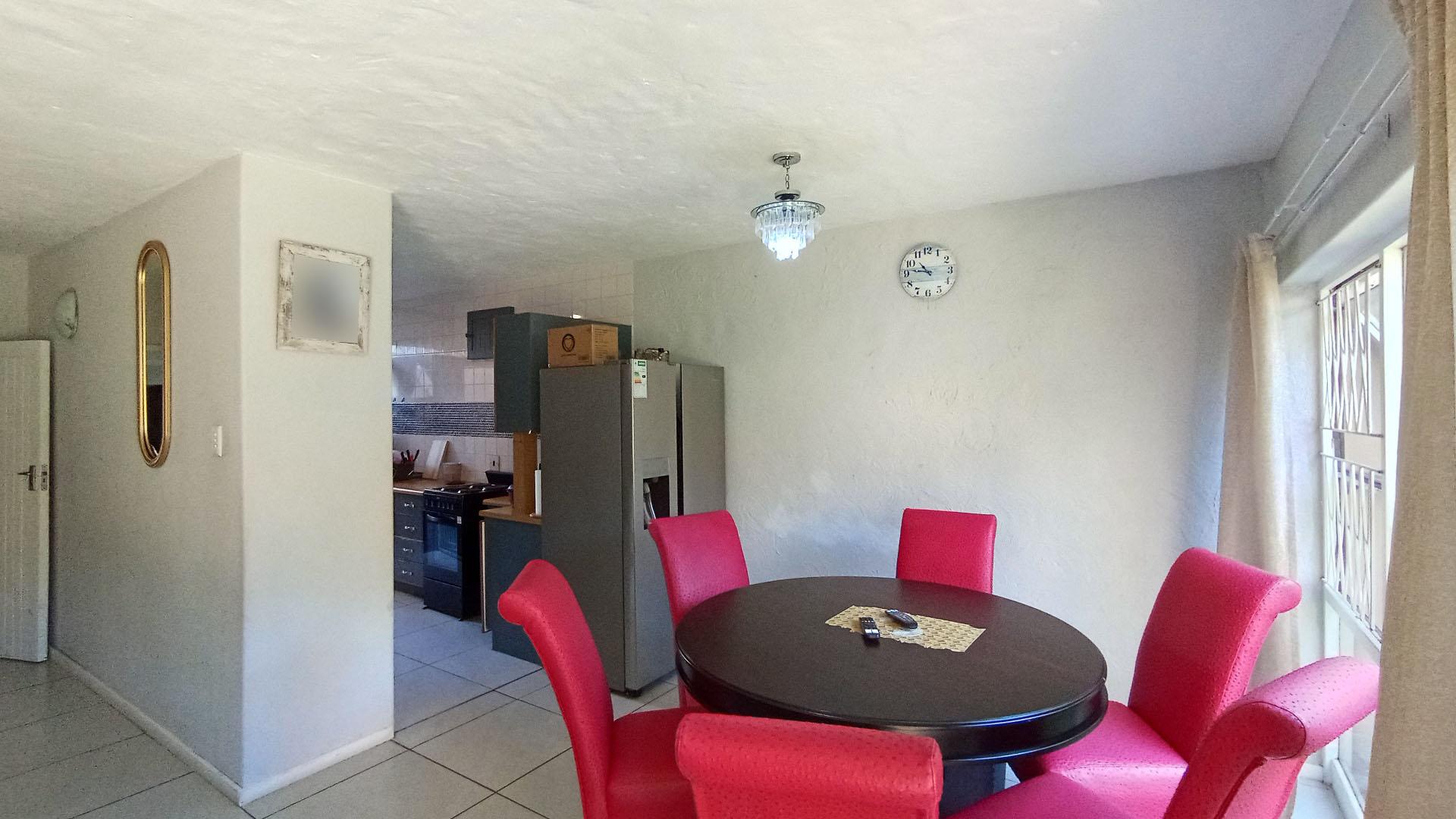 Dining Room - 10 square meters of property in Lawrence Rocks