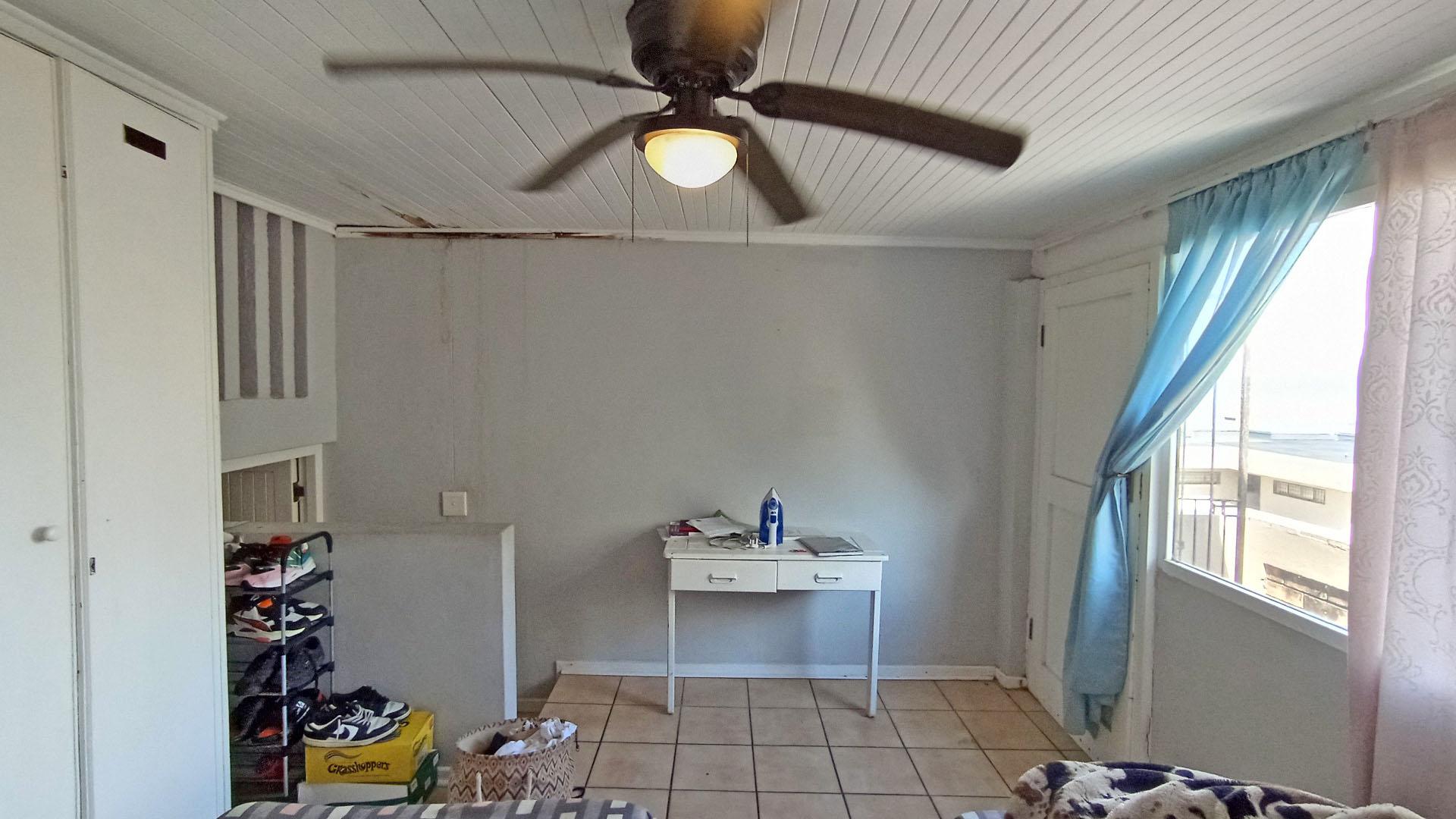 Bed Room 1 - 16 square meters of property in Lawrence Rocks