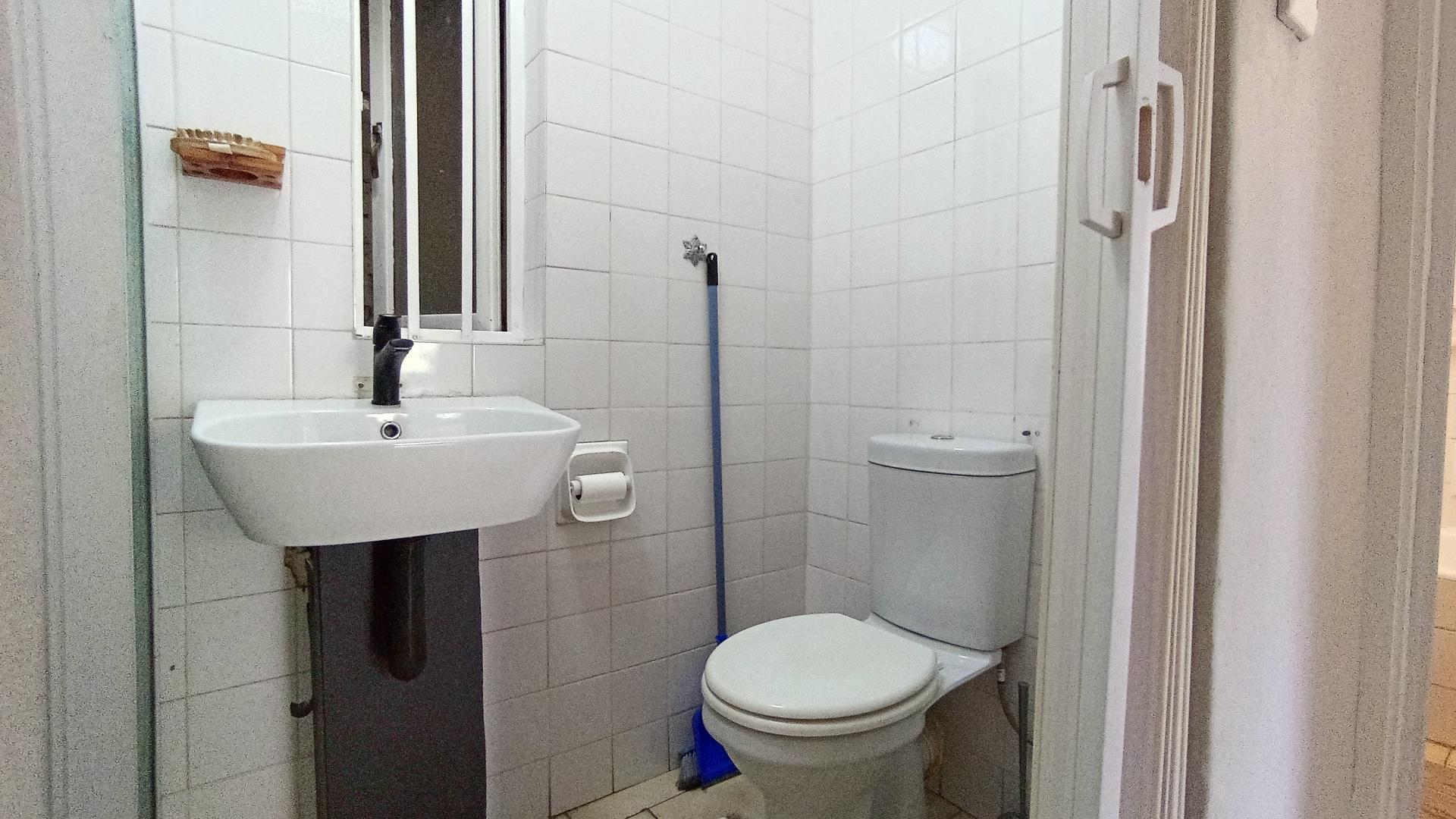 Bathroom 1 - 3 square meters of property in Lawrence Rocks