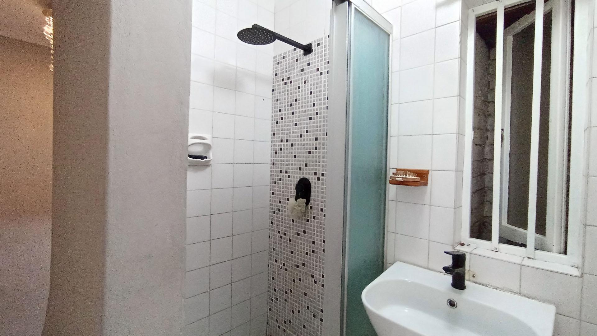Bathroom 1 - 3 square meters of property in Lawrence Rocks