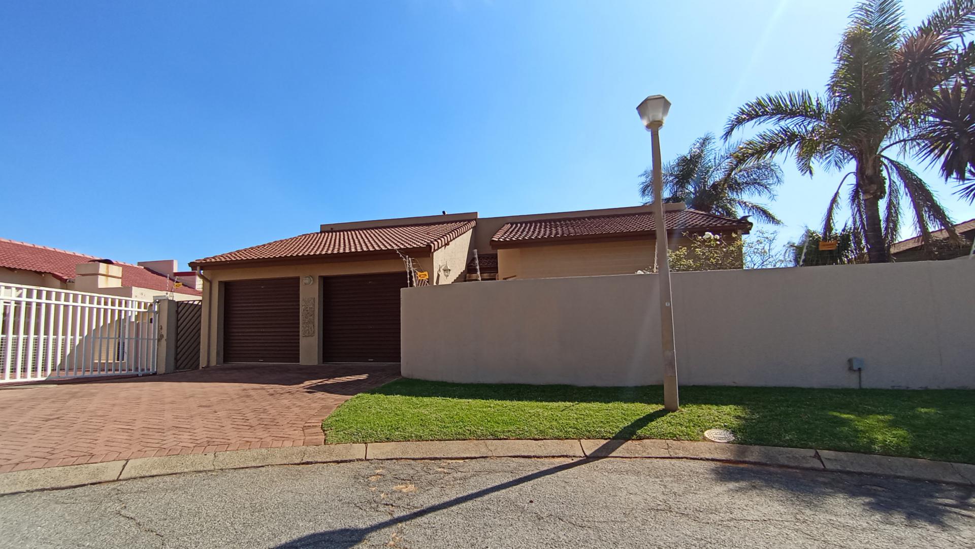Front View of property in Weltevreden Park