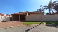 Front View of property in Weltevreden Park