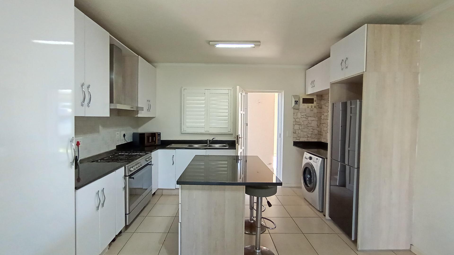 Kitchen - 15 square meters of property in Ballitoville