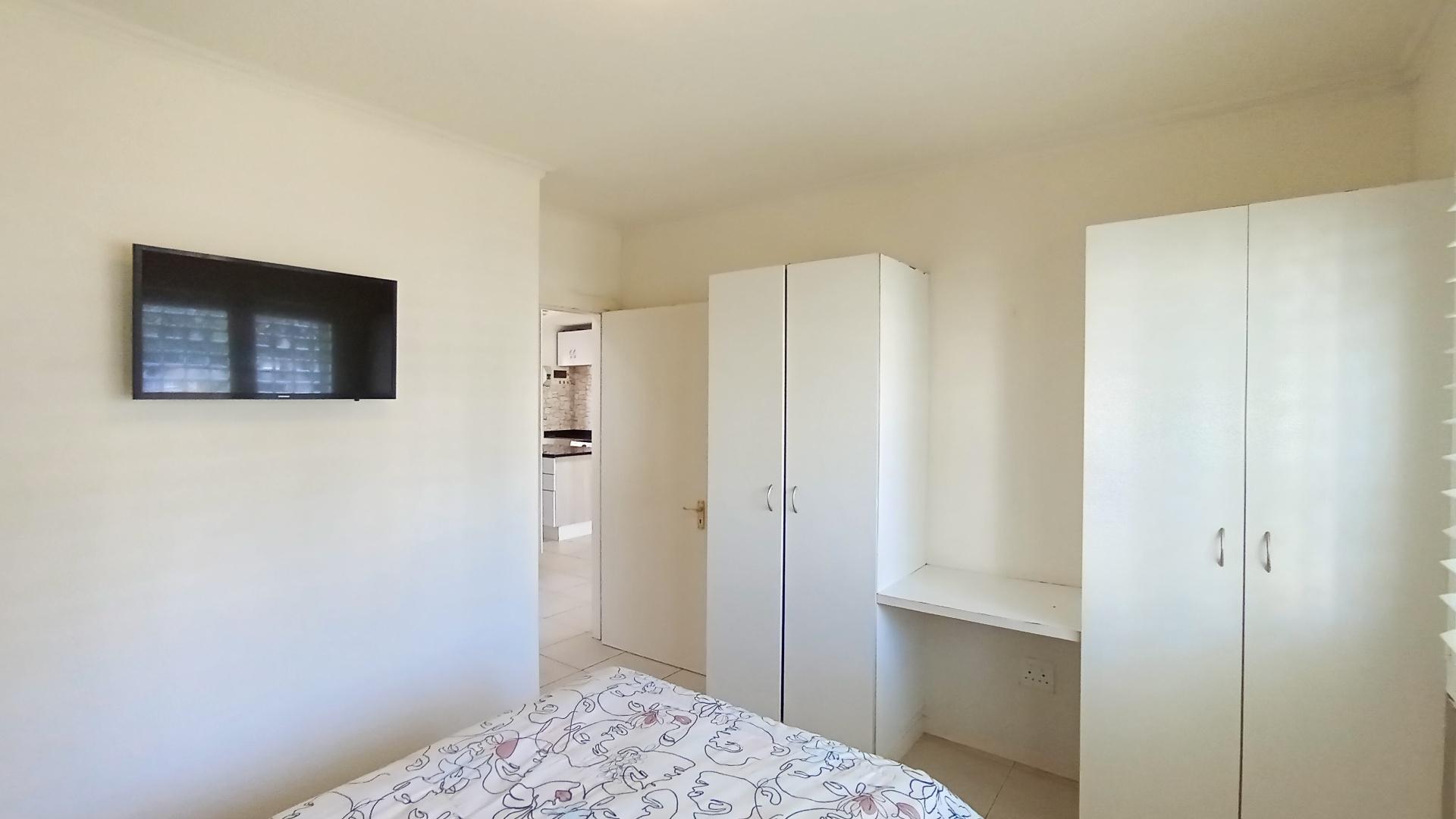 Bed Room 1 - 13 square meters of property in Ballitoville