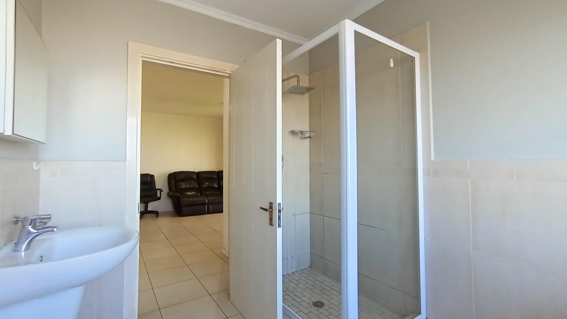 Bathroom 1 - 8 square meters of property in Ballitoville