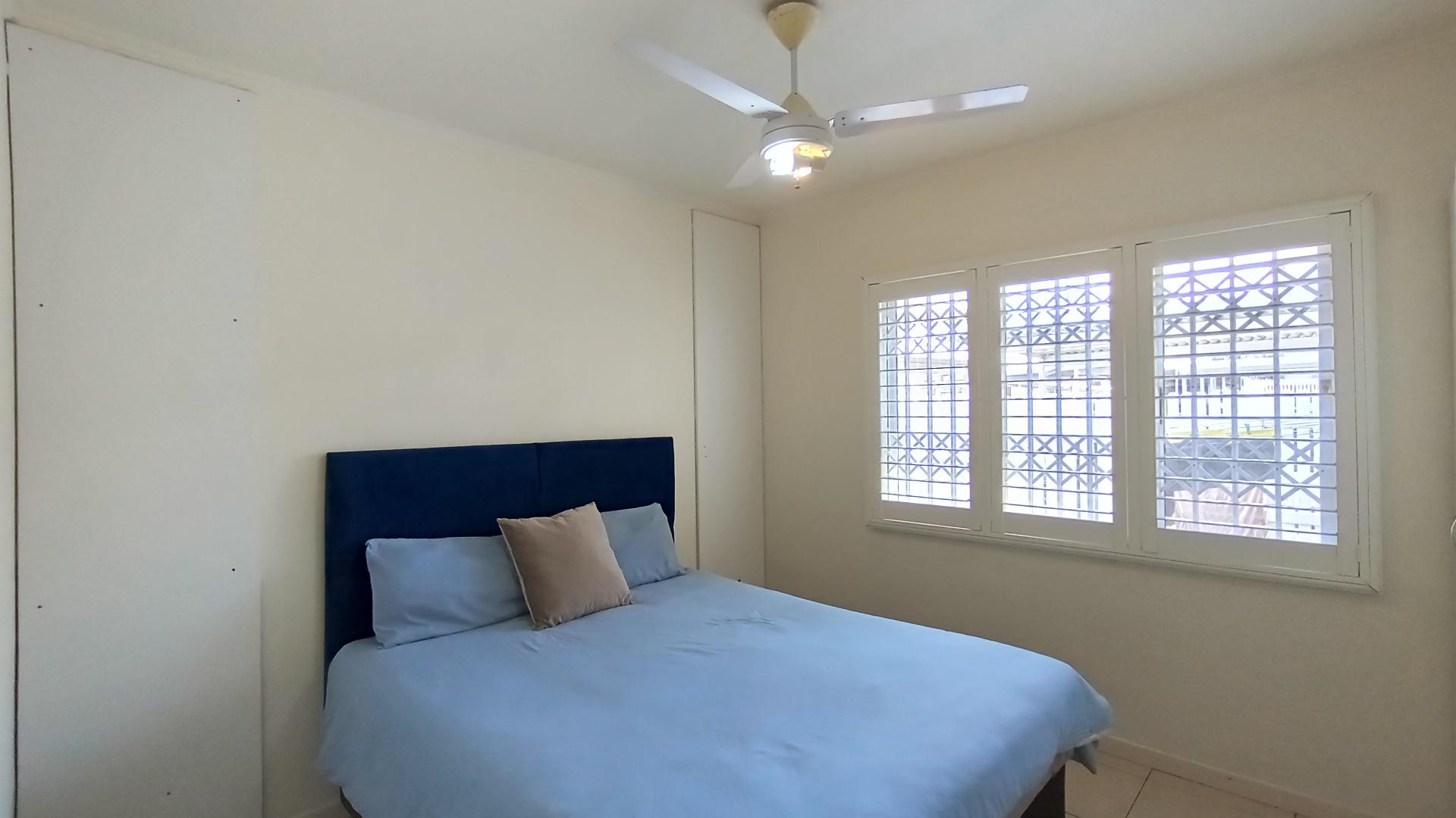 Bed Room 2 - 14 square meters of property in Ballitoville