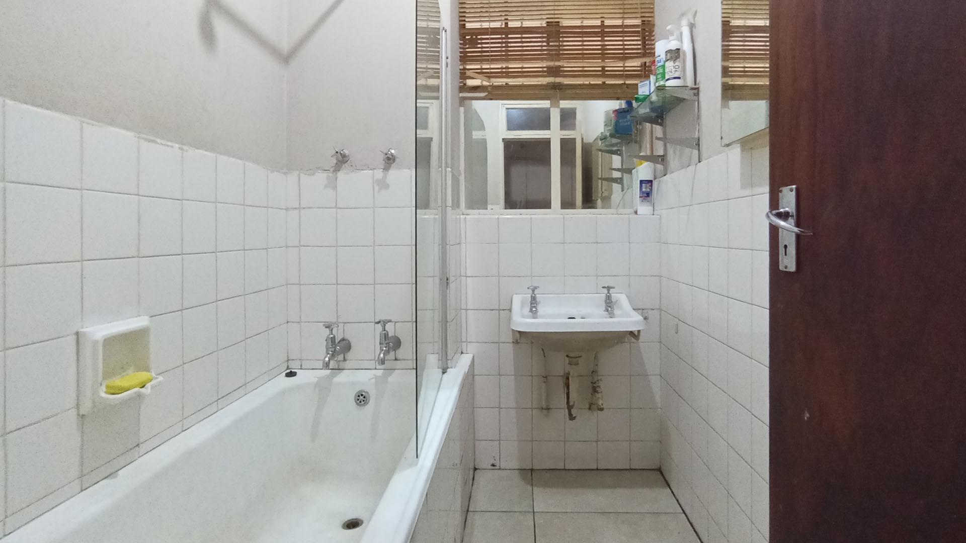 Bathroom 1 - 8 square meters of property in Sunnyside