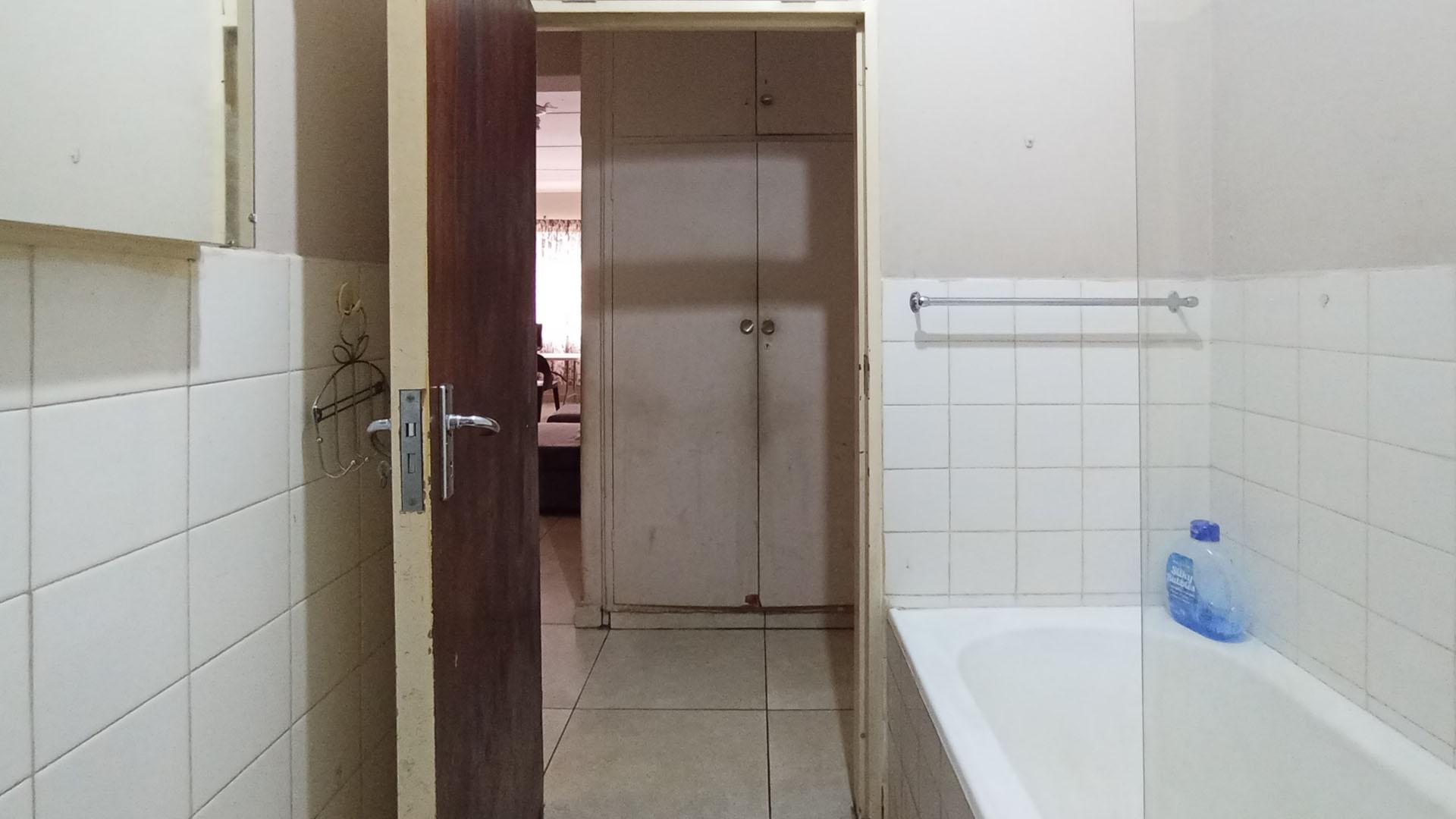 Bathroom 1 - 8 square meters of property in Sunnyside