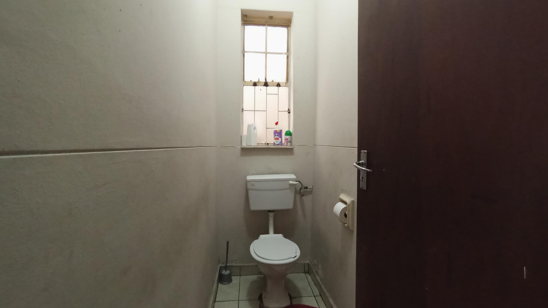 Bathroom 1 - 8 square meters of property in Sunnyside
