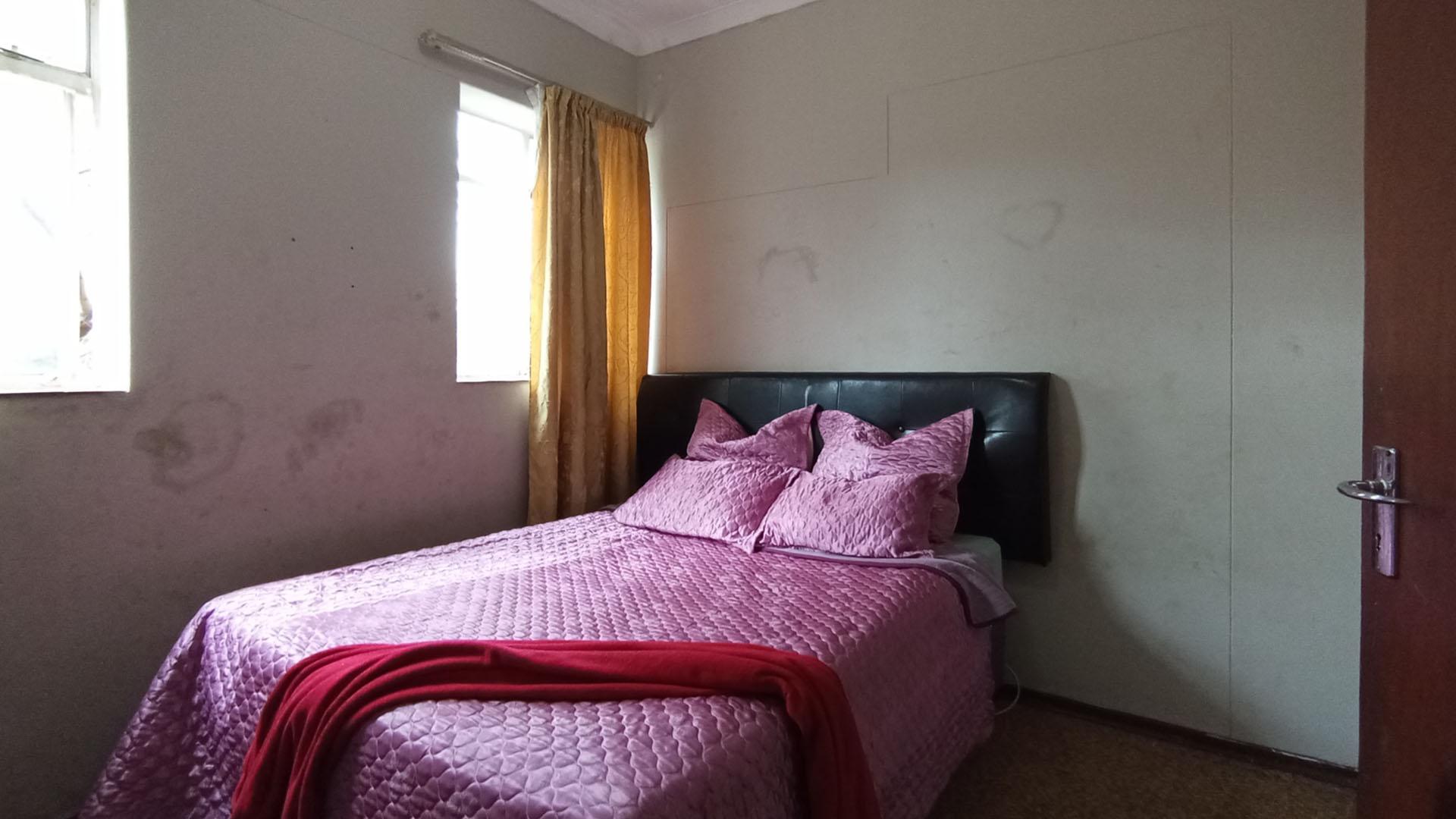 Bed Room 1 - 11 square meters of property in Sunnyside