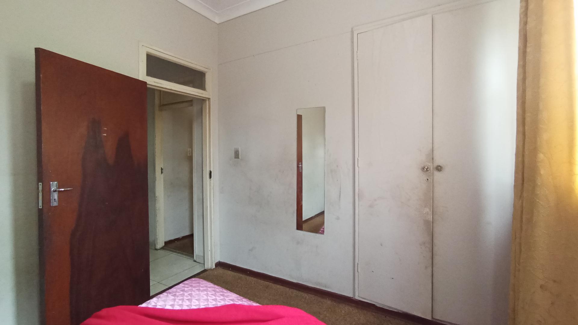 Bed Room 1 - 11 square meters of property in Sunnyside