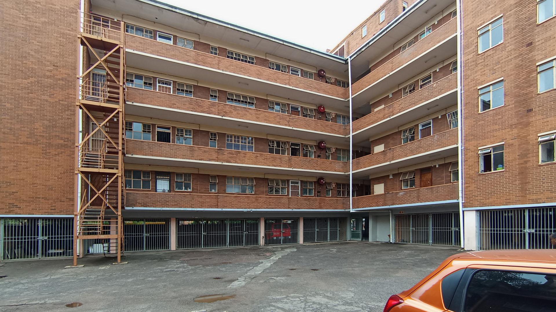 Front View of property in Sunnyside