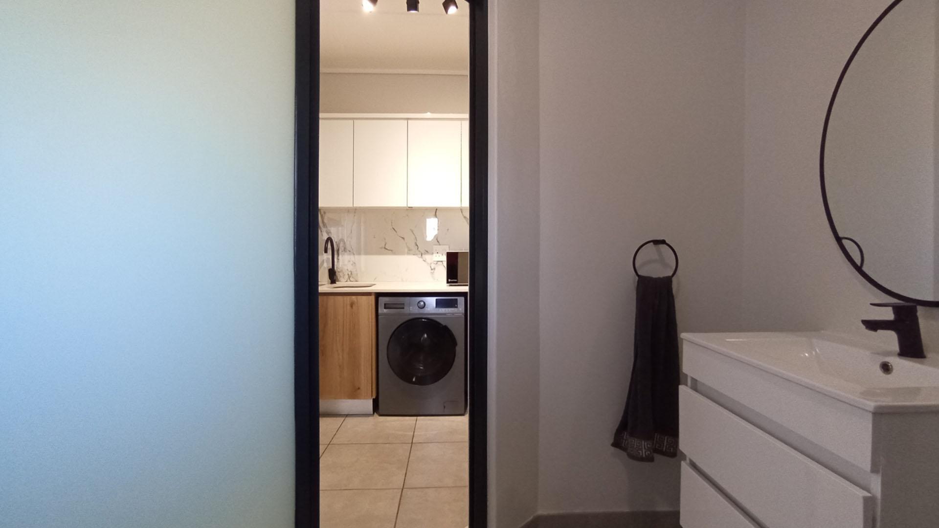 Bathroom 1 - 5 square meters of property in Jukskei View