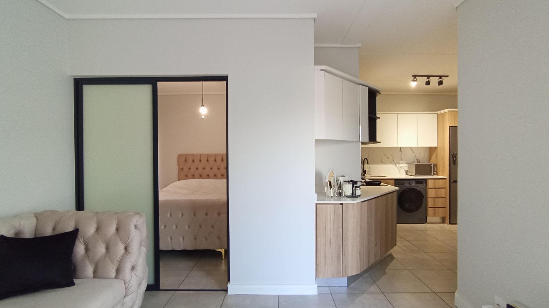 Lounges - 12 square meters of property in Jukskei View