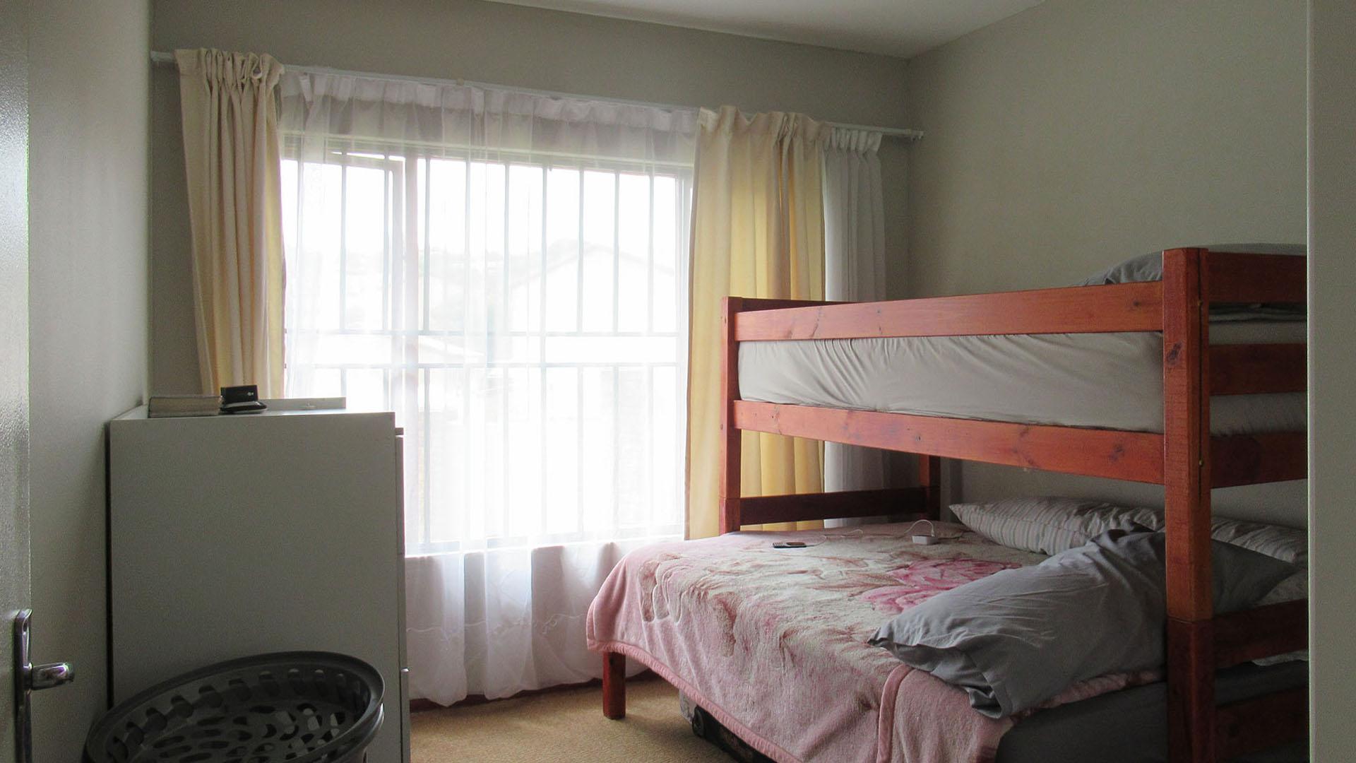 Bed Room 1 - 14 square meters of property in Winchester Hills