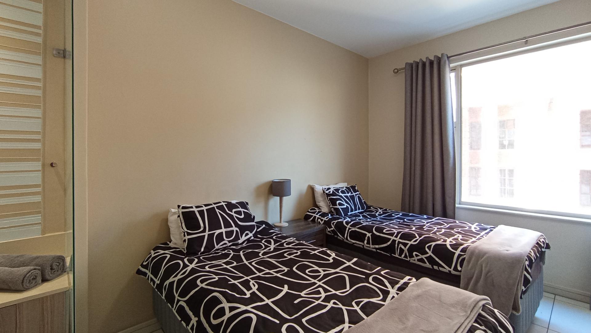 Bed Room 1 - 18 square meters of property in Rosebank - JHB