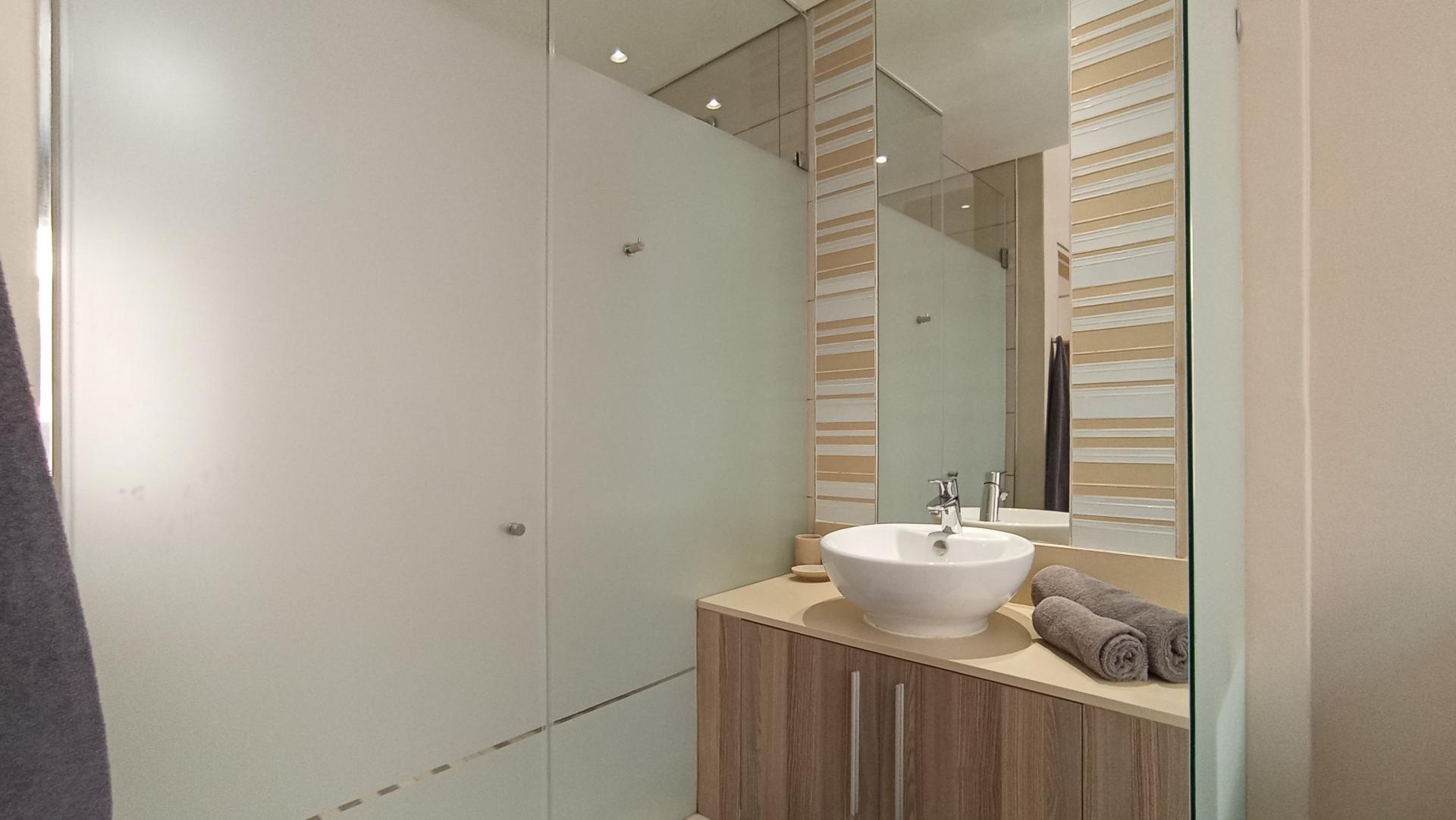 Bed Room 1 - 18 square meters of property in Rosebank - JHB