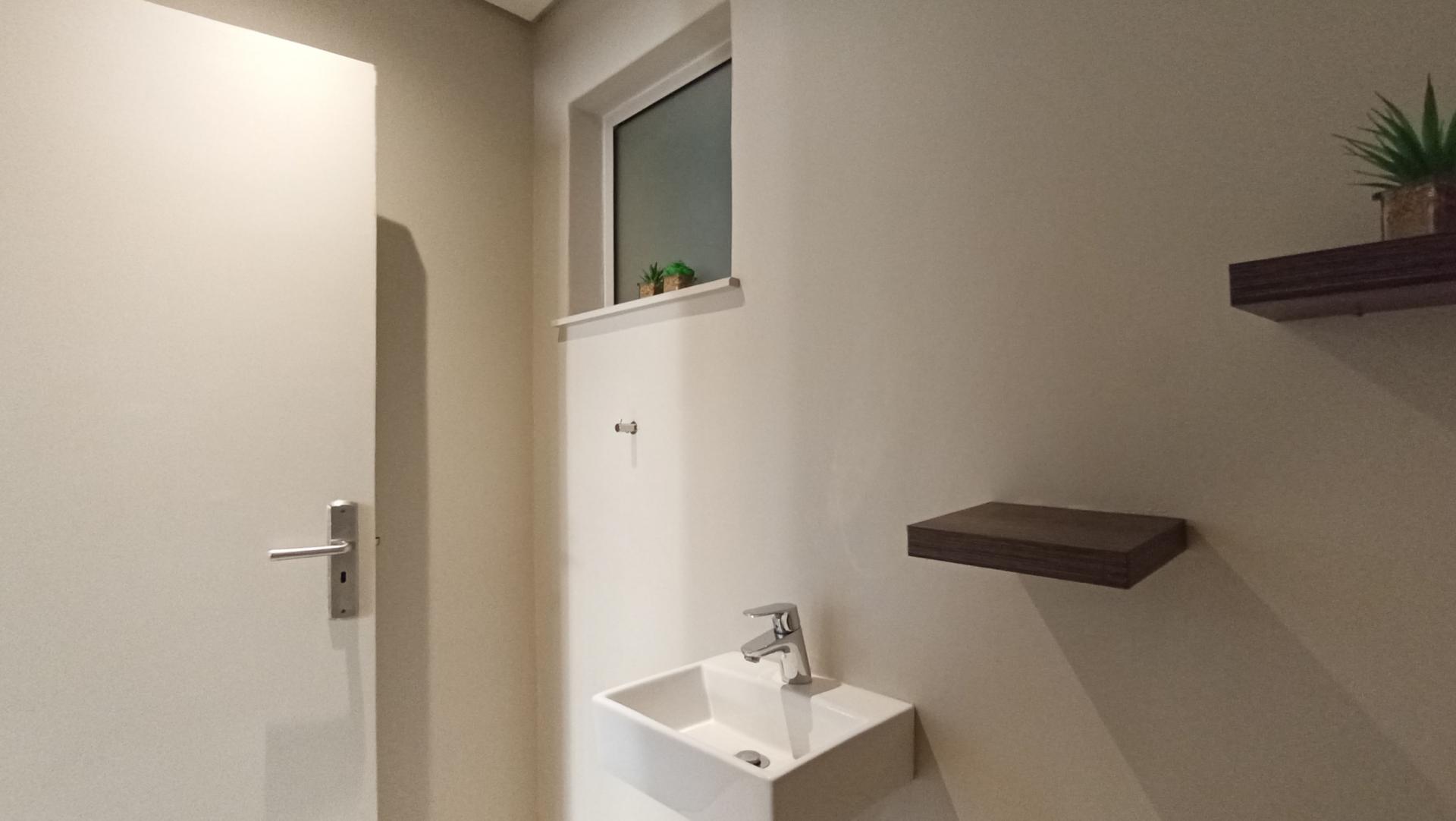 Bathroom 1 - 3 square meters of property in Rosebank - JHB