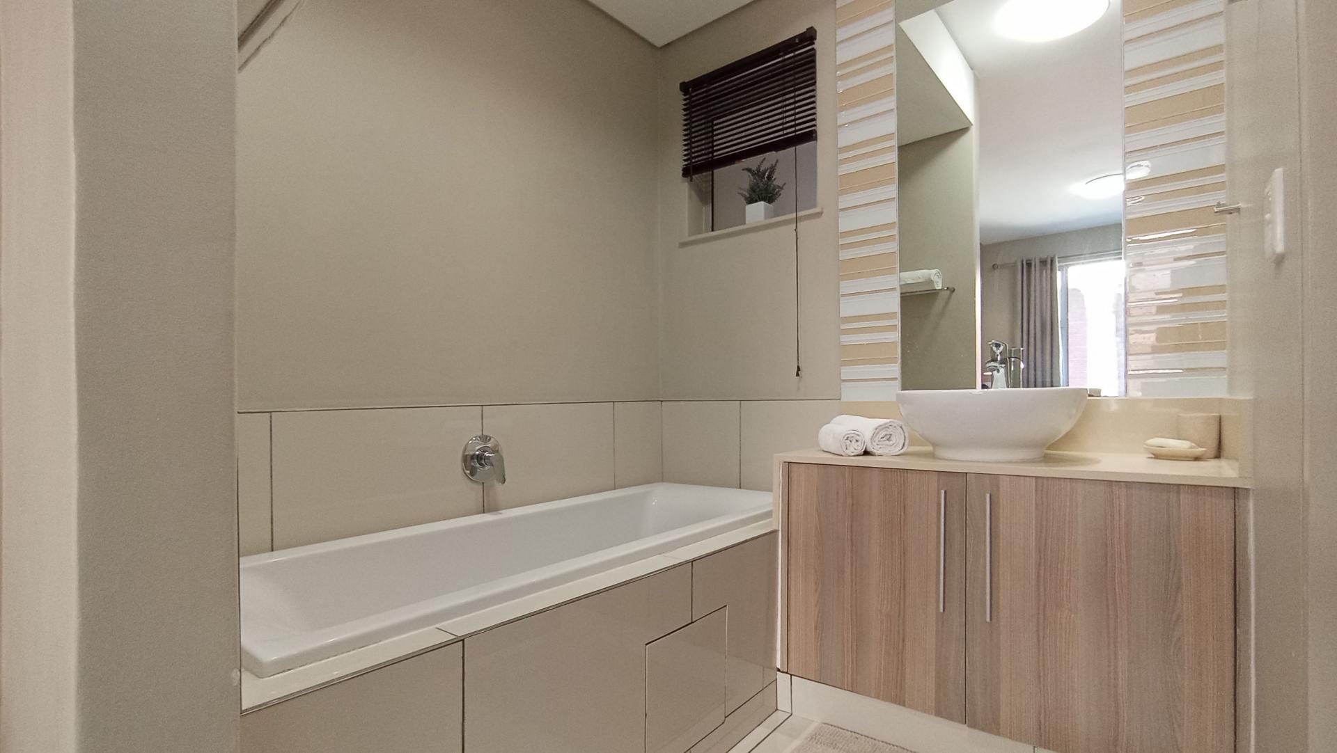 Main Bathroom - 5 square meters of property in Rosebank - JHB