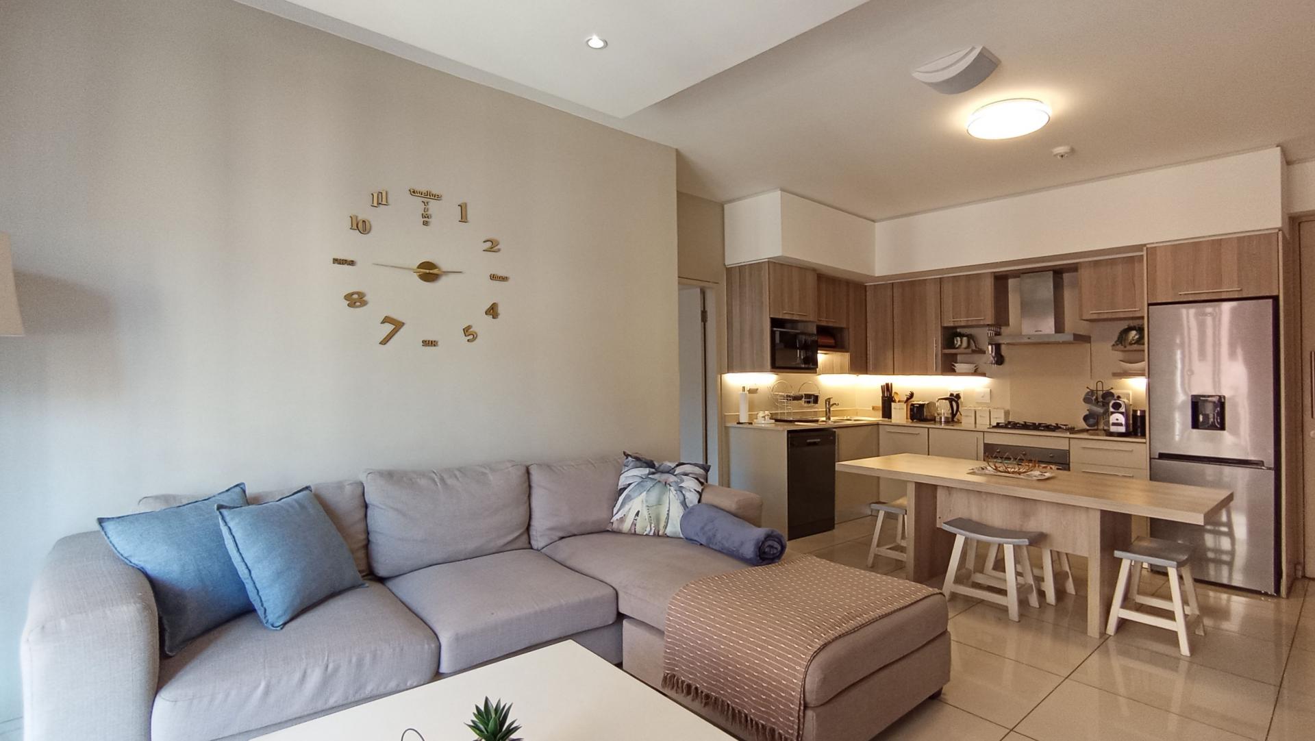 Lounges - 13 square meters of property in Rosebank - JHB