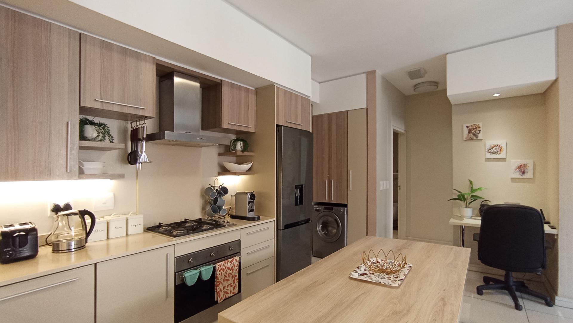 Kitchen - 10 square meters of property in Rosebank - JHB